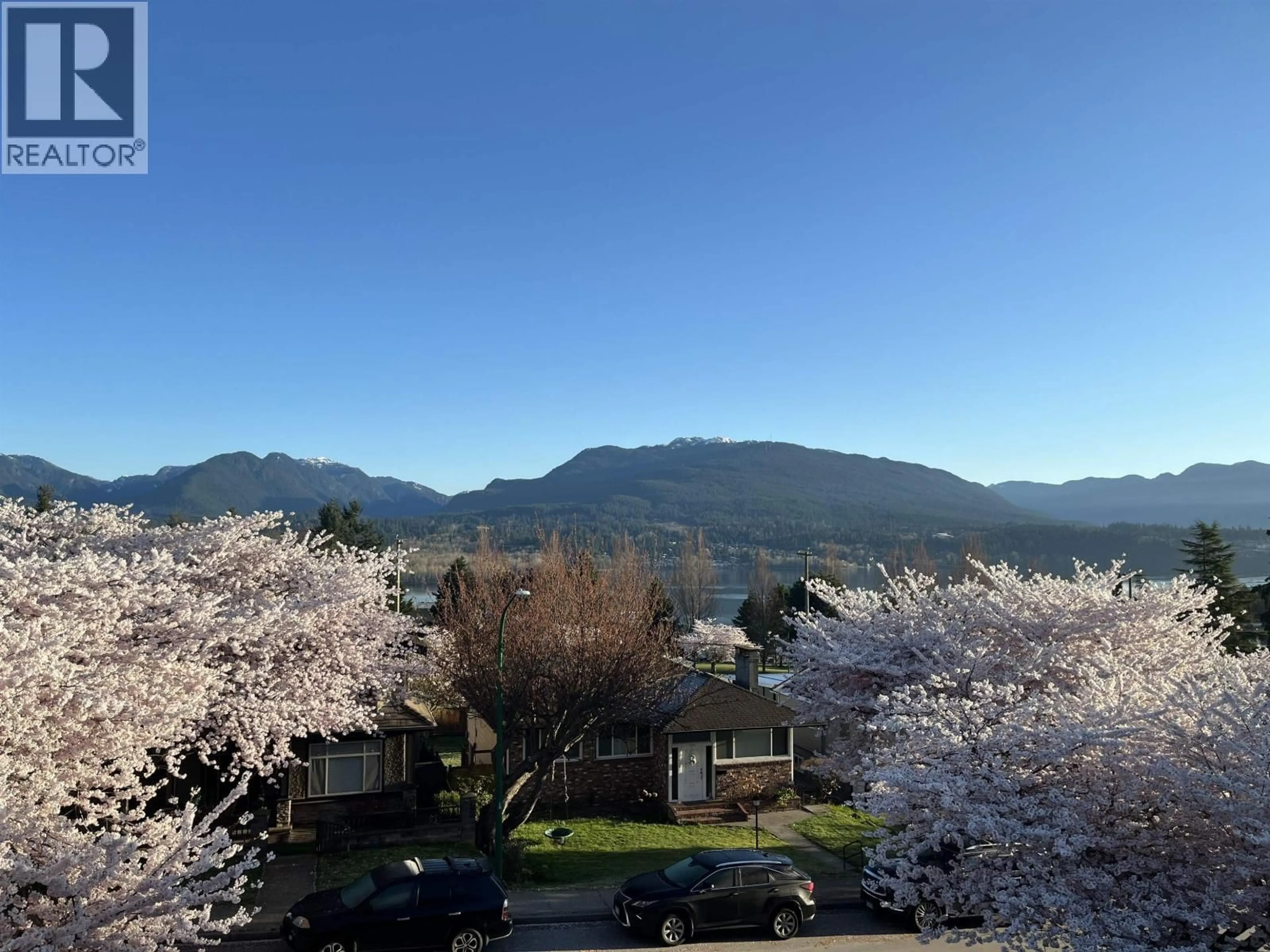 A pic from outside/outdoor area/front of a property/back of a property/a pic from drone, mountain view for 4326 CAMBRIDGE STREET, Burnaby British Columbia V5C1H4