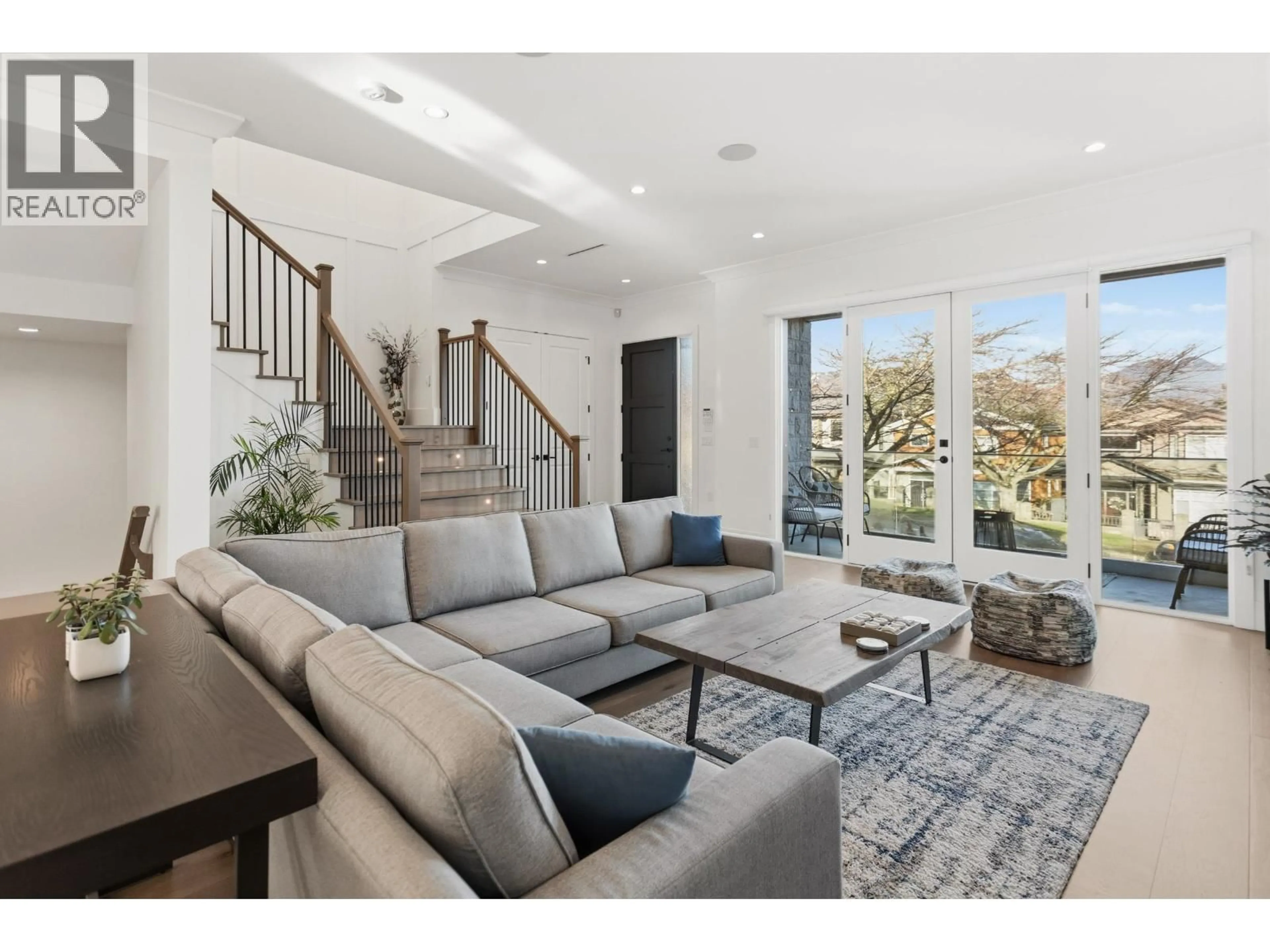 Living room with furniture, unknown for 4326 CAMBRIDGE STREET, Burnaby British Columbia V5C1H4