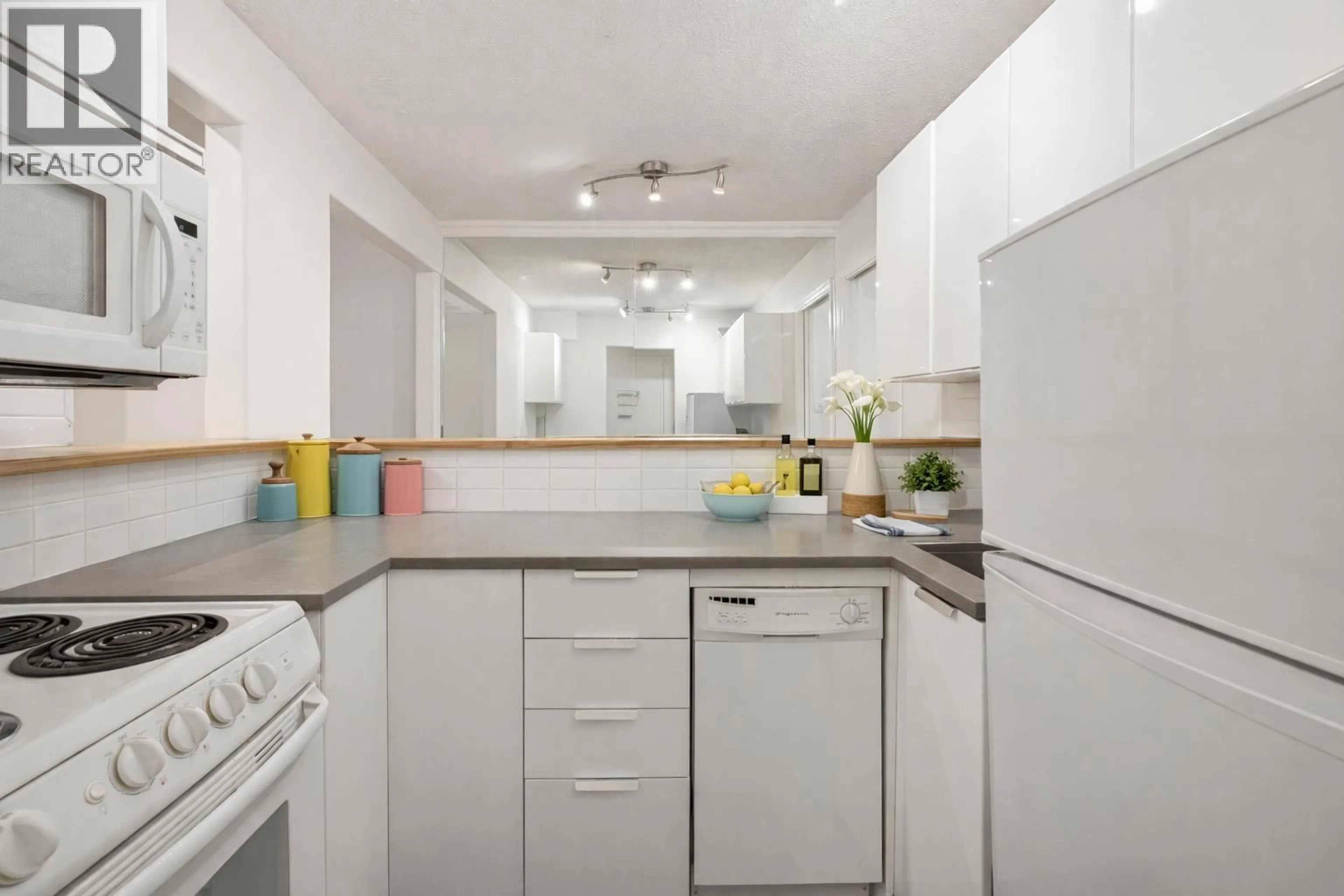 Standard kitchen, unknown for 107 - 350 5TH AVENUE, Vancouver British Columbia V5T1H4