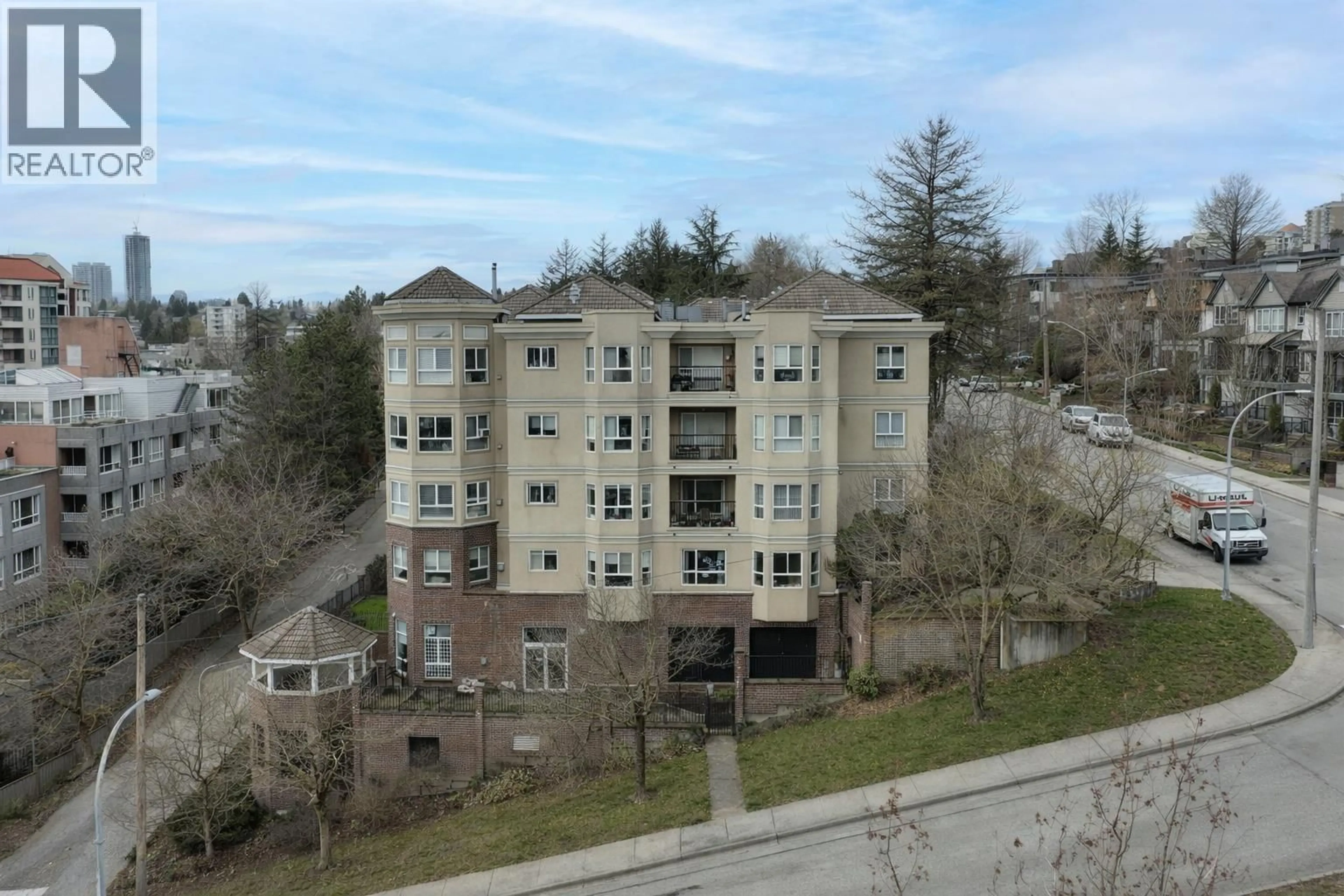 A pic from outside/outdoor area/front of a property/back of a property/a pic from drone, unknown for 101 - 202 MOWAT STREET, New Westminster British Columbia V3M4B2