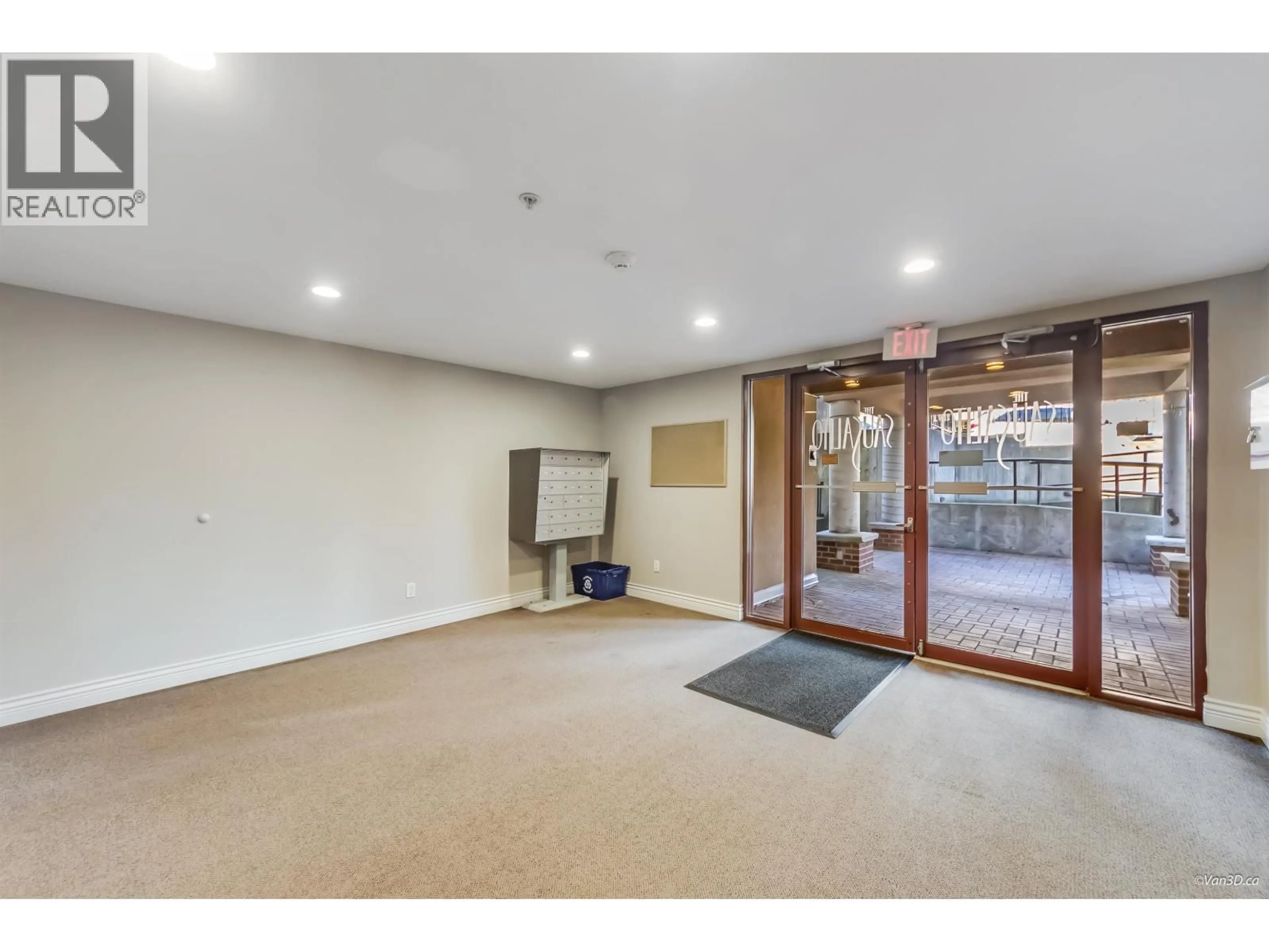 Indoor foyer for 101 - 202 MOWAT STREET, New Westminster British Columbia V3M4B2