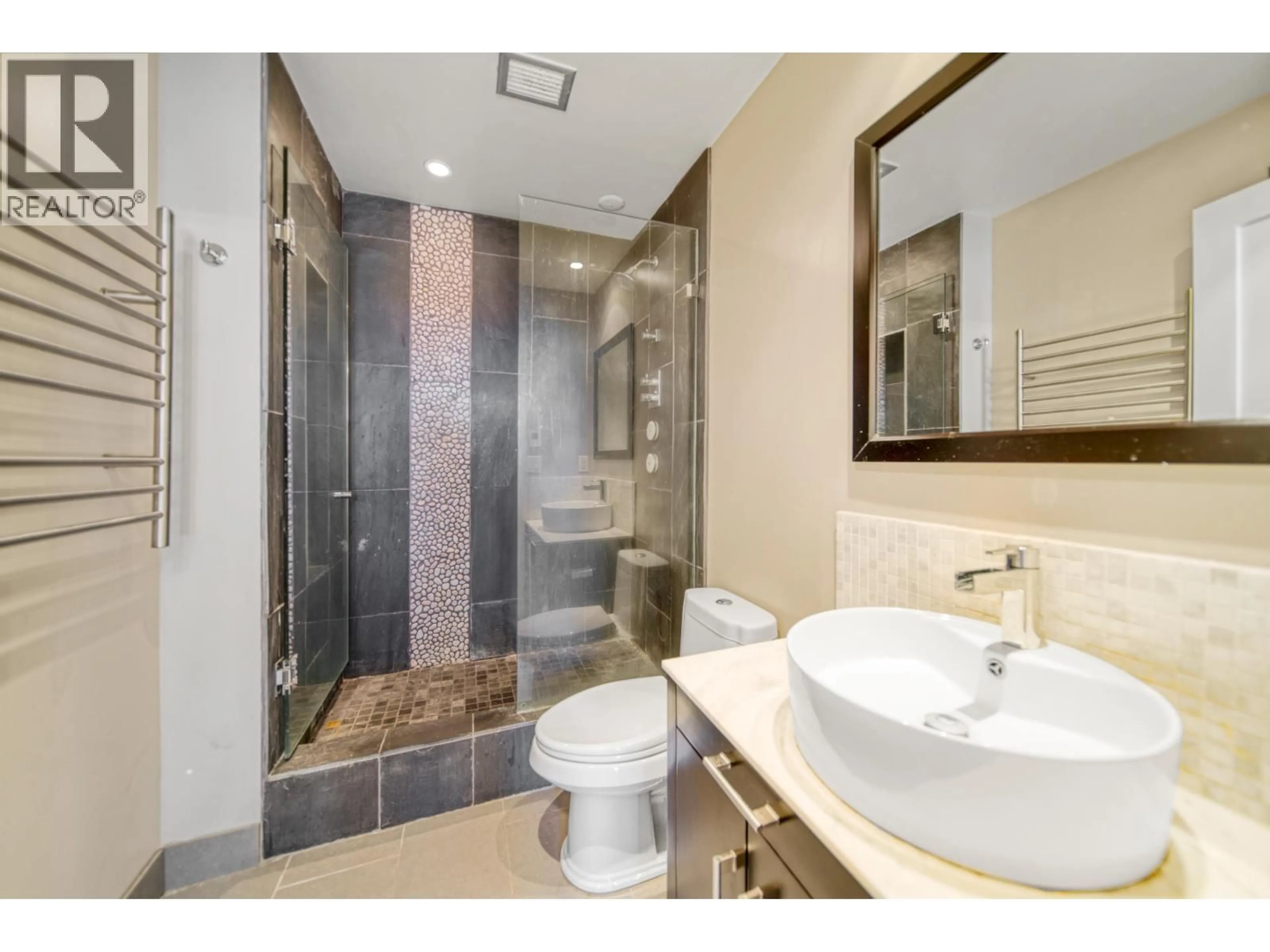 Standard bathroom, ceramic/tile floor for 405 - 212 DAVIE STREET, Vancouver British Columbia V6B5Z4