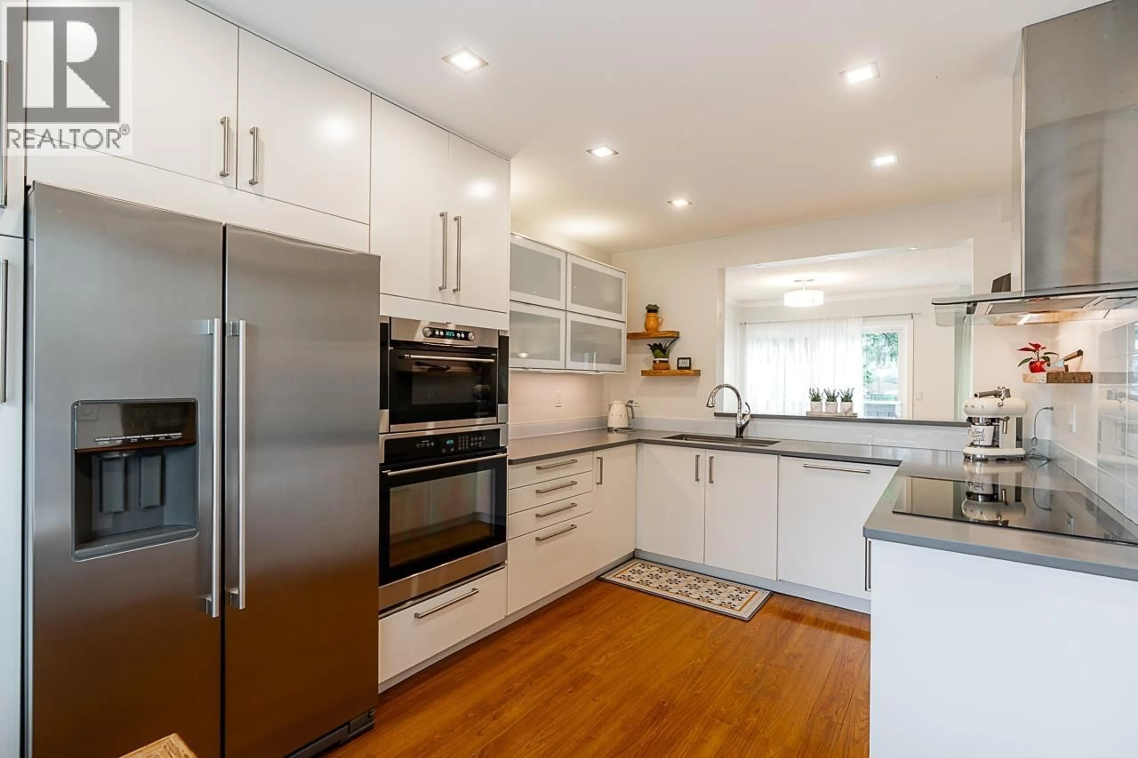 Contemporary kitchen, unknown for 475 LEHMAN PLACE, Port Moody British Columbia V3H3Z7