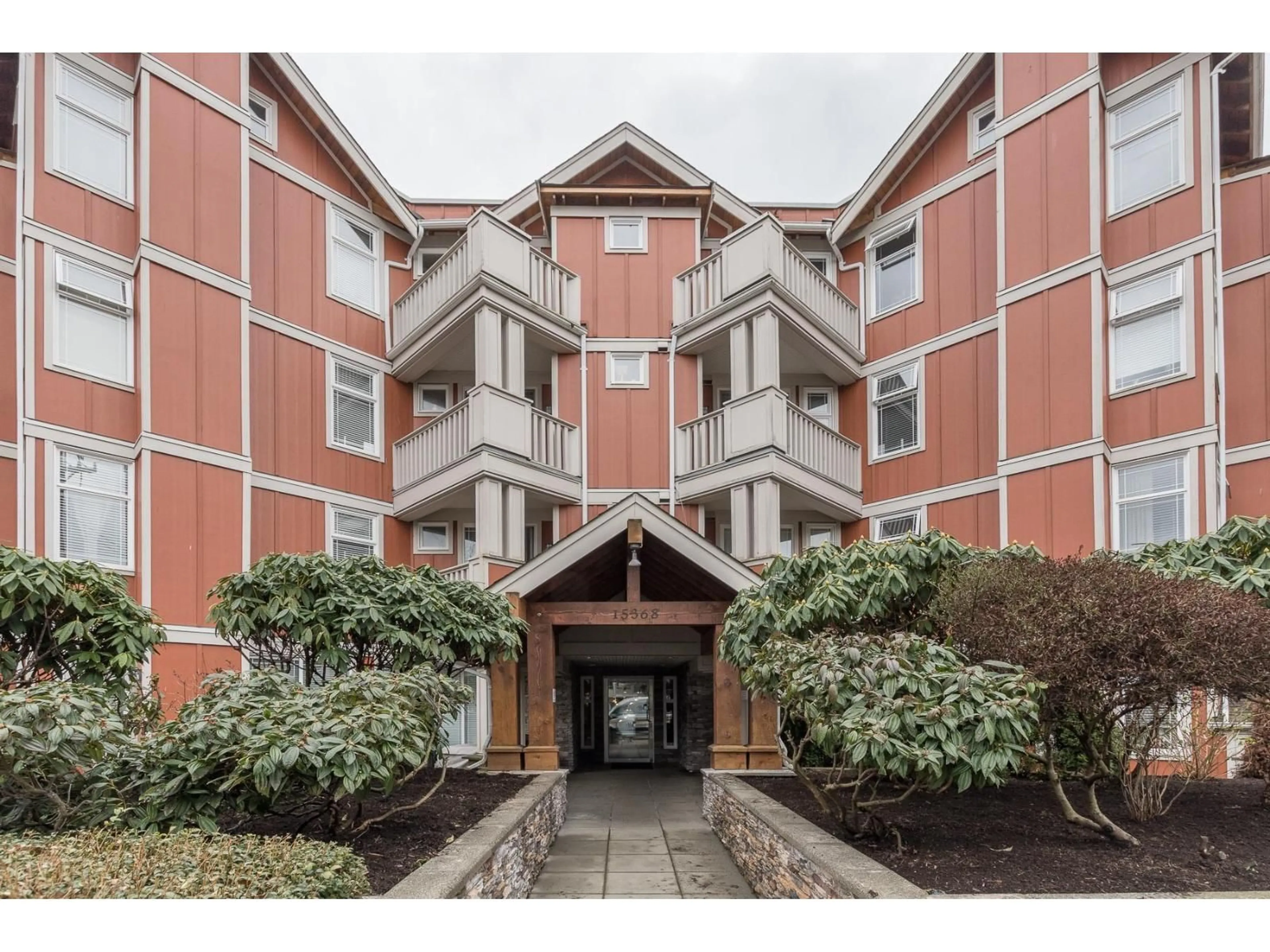 Indoor foyer for 307 - 15368 16A AVENUE, Surrey British Columbia V4A1S9