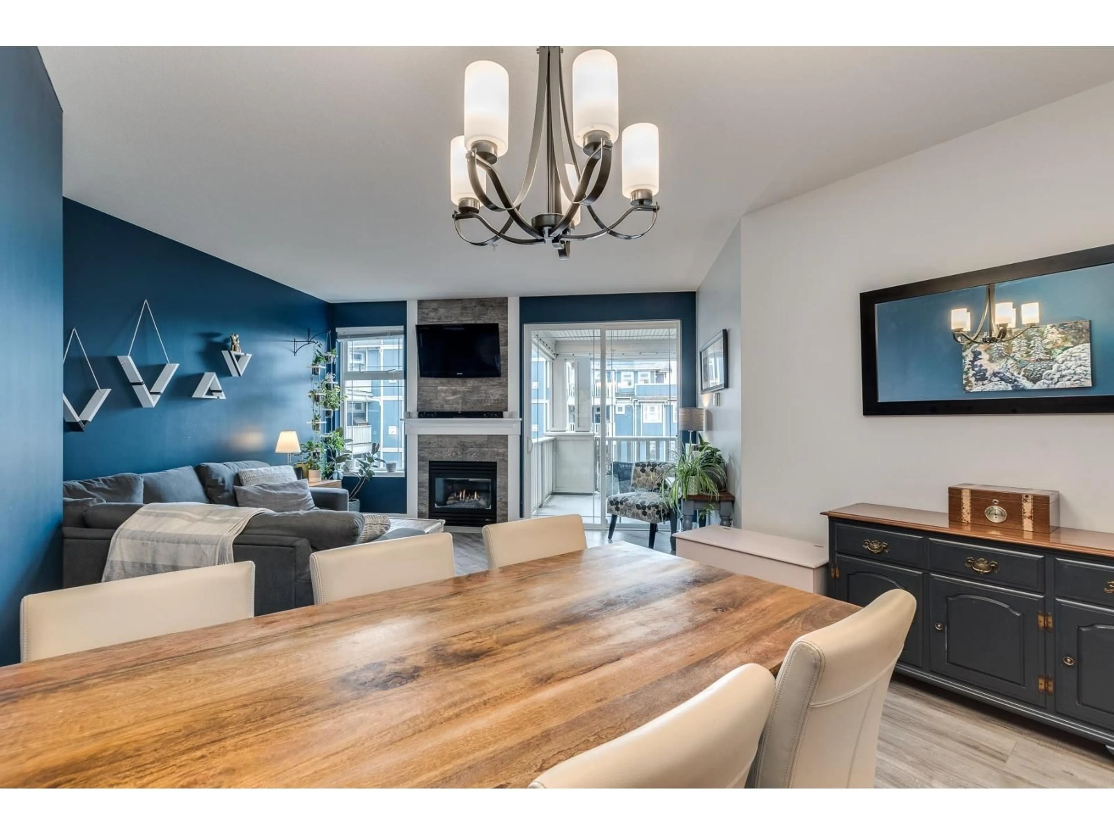 Living room with furniture, wood/laminate floor for 307 - 15368 16A AVENUE, Surrey British Columbia V4A1S9