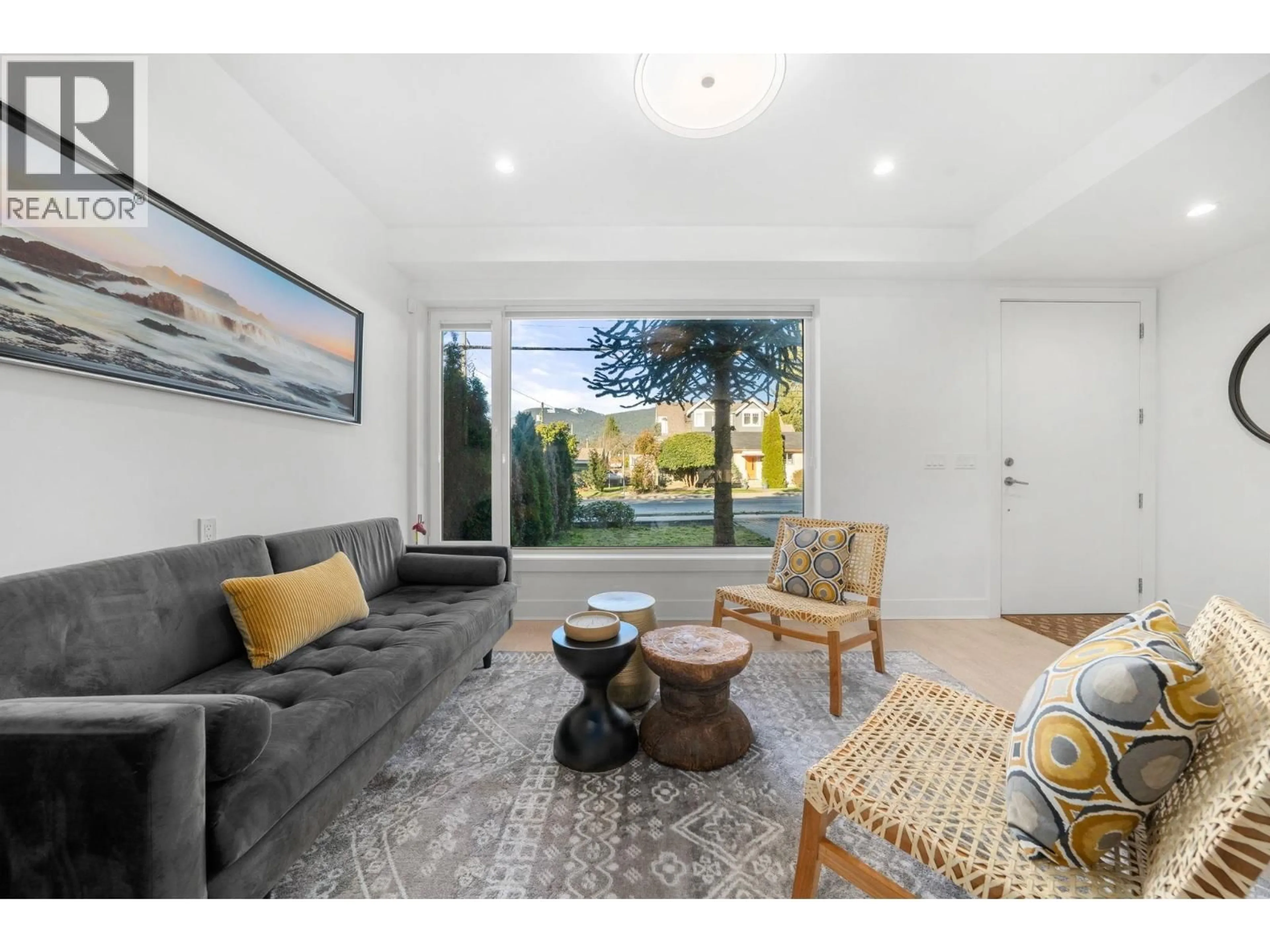 Living room with furniture, unknown for 361 15TH STREET, North Vancouver British Columbia V7L2R6