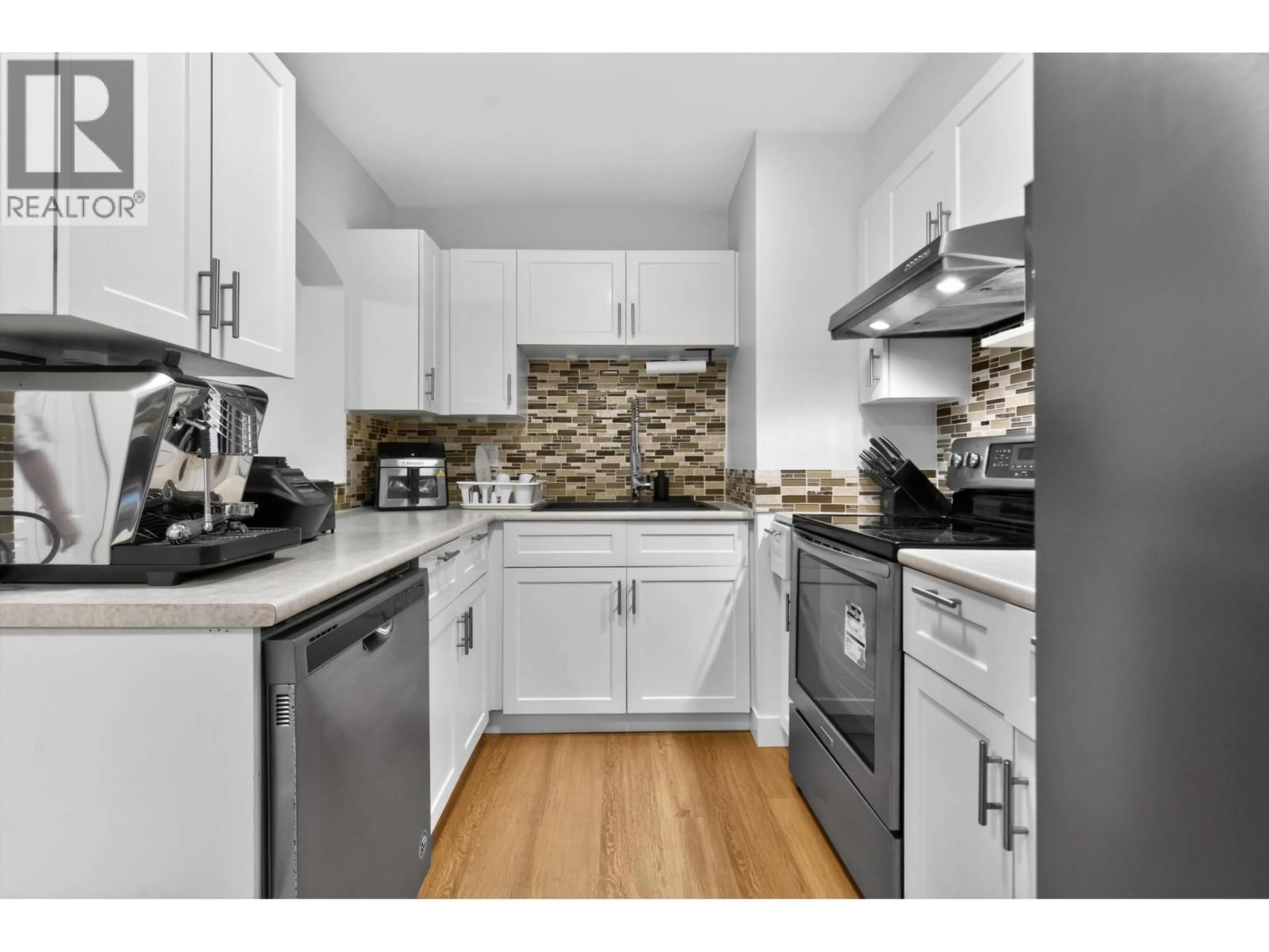 Unknown for 303 - 3738 NORFOLK STREET, Burnaby British Columbia V5G4V4