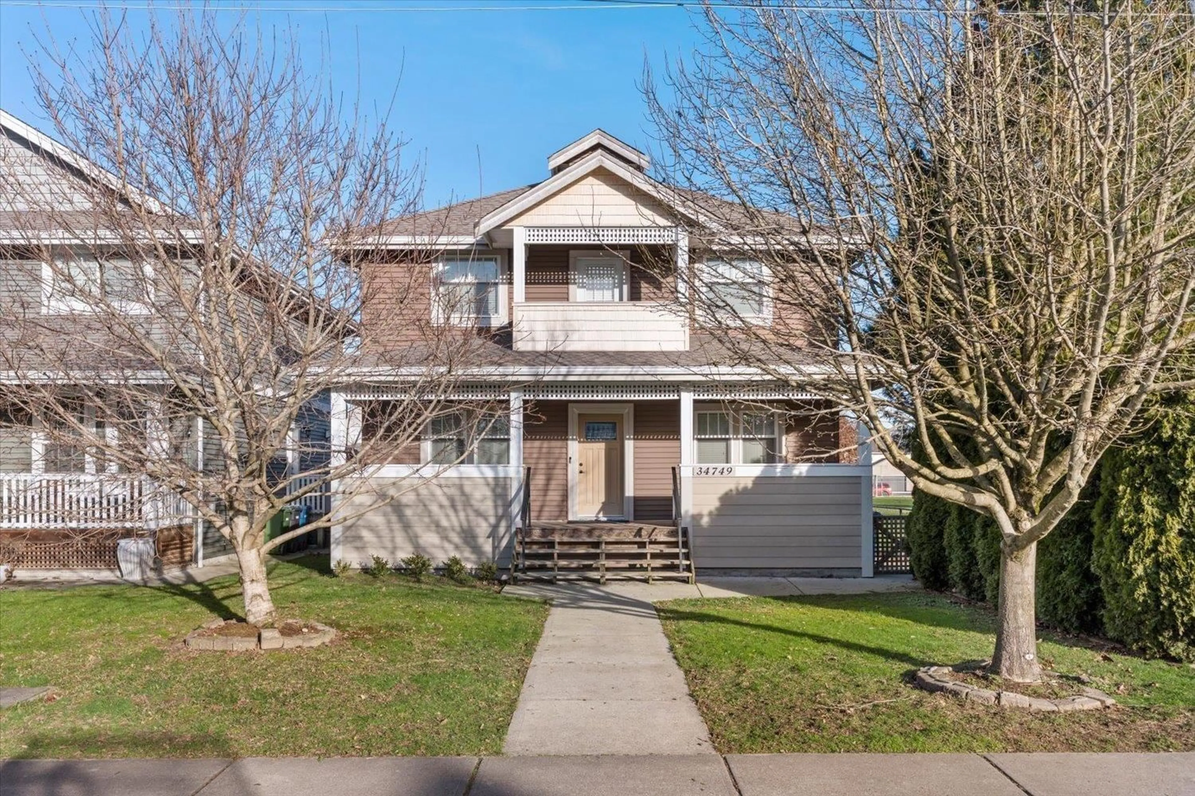 Home with vinyl exterior material, street for 34749 3 AVENUE, Abbotsford British Columbia V2S8B9