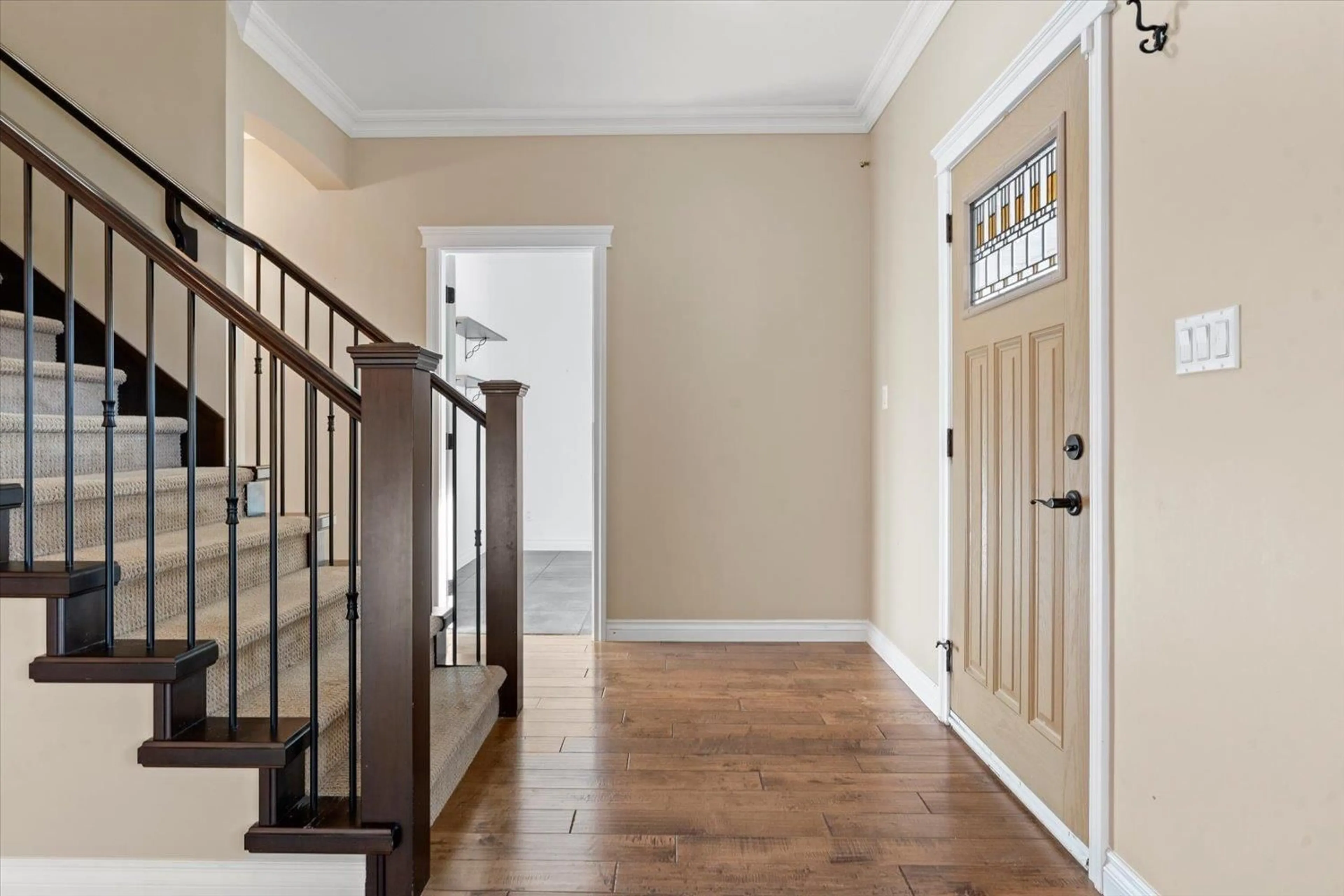 Indoor entryway for 34749 3 AVENUE, Abbotsford British Columbia V2S8B9