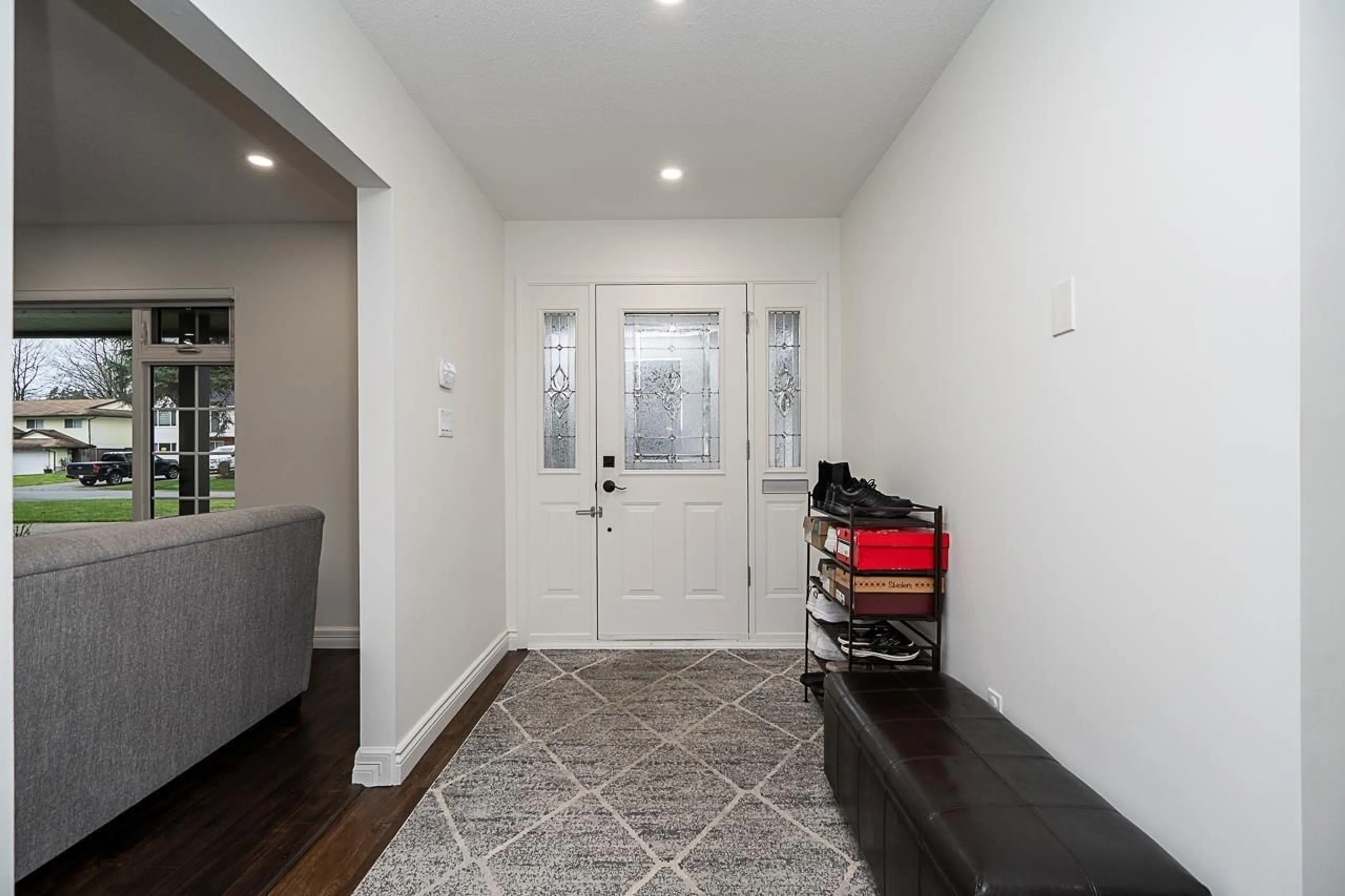 Indoor entryway for 6154 130B STREET, Surrey British Columbia V3X2G9