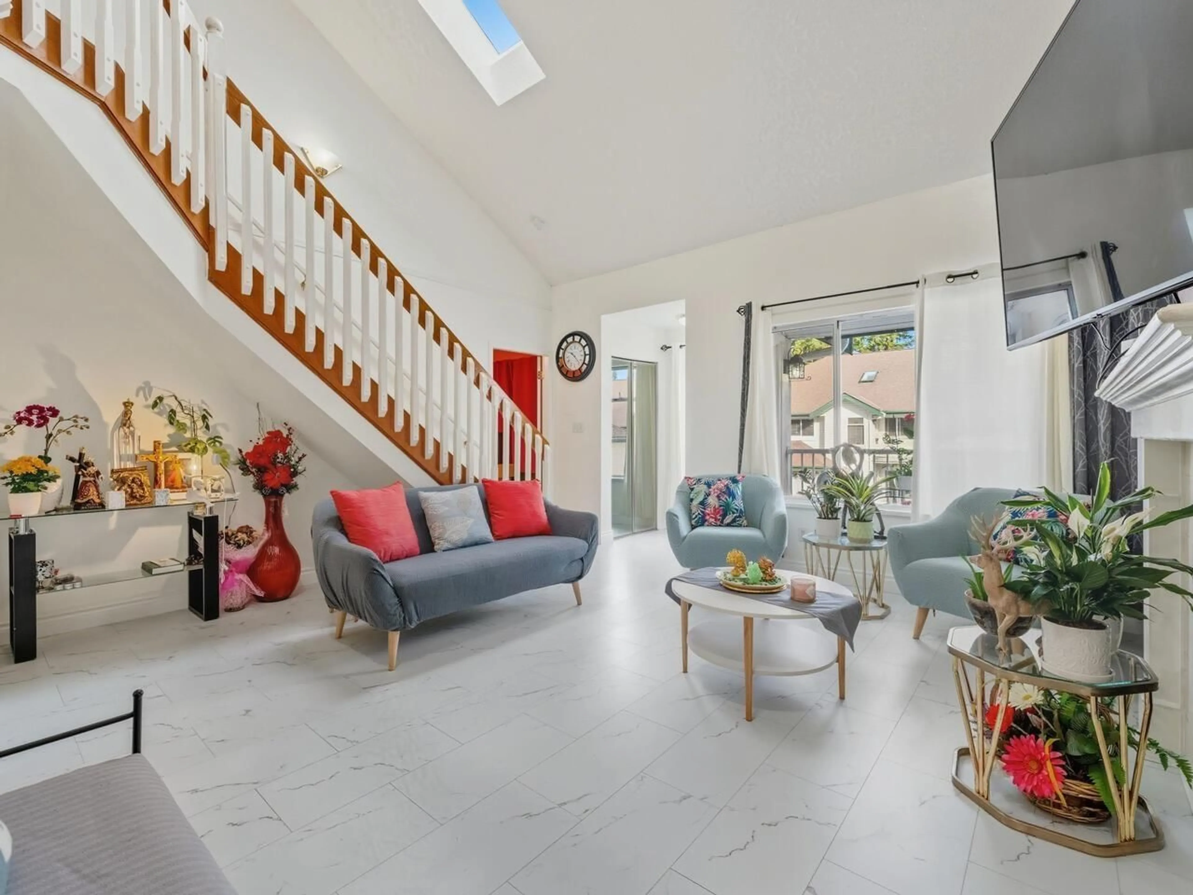 Living room with furniture, unknown for 210 - 10308 155A STREET, Surrey British Columbia V3R4K5