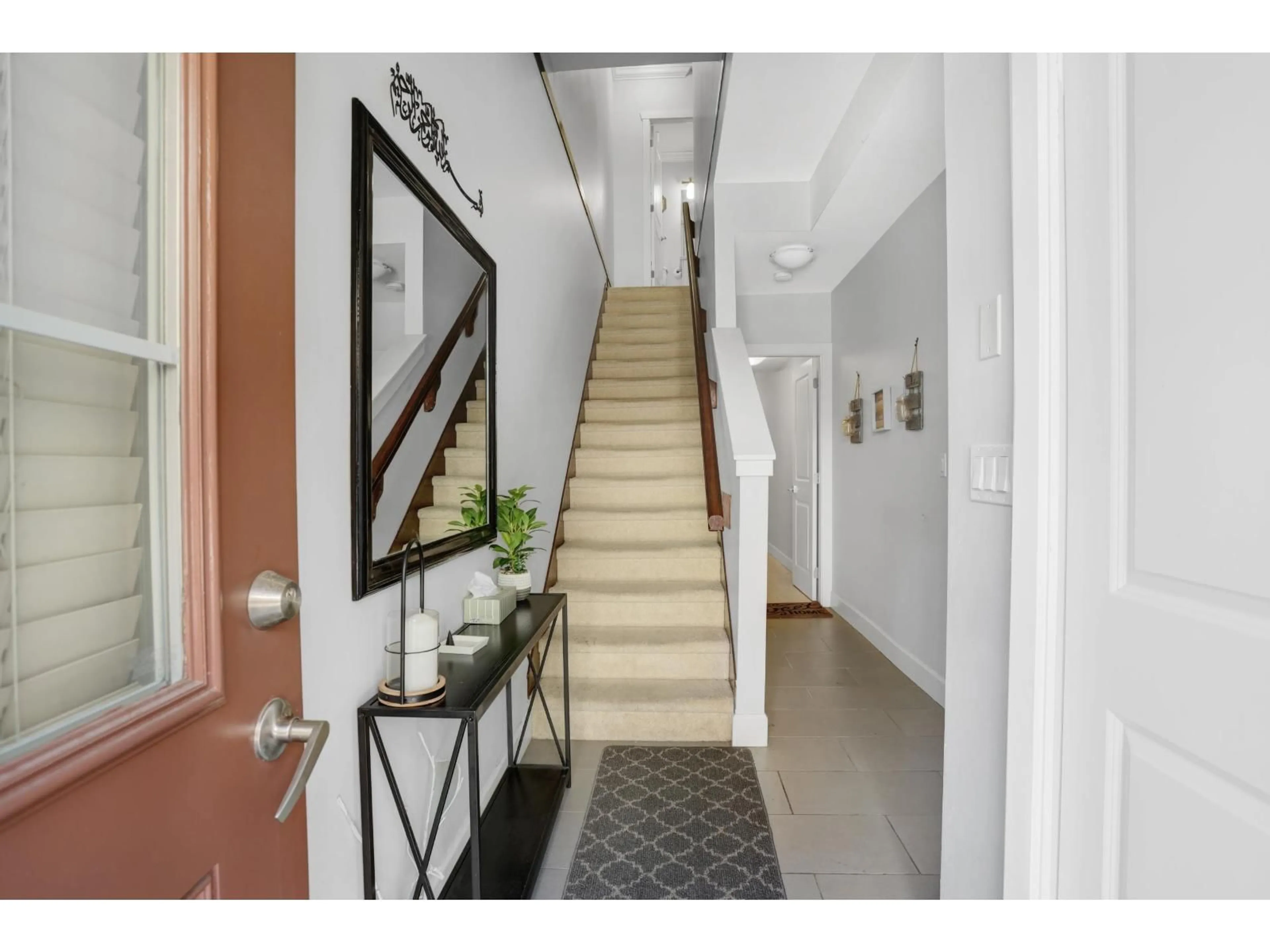 Indoor foyer for 37 - 19560 68 AVENUE, Surrey British Columbia V4N5Y5