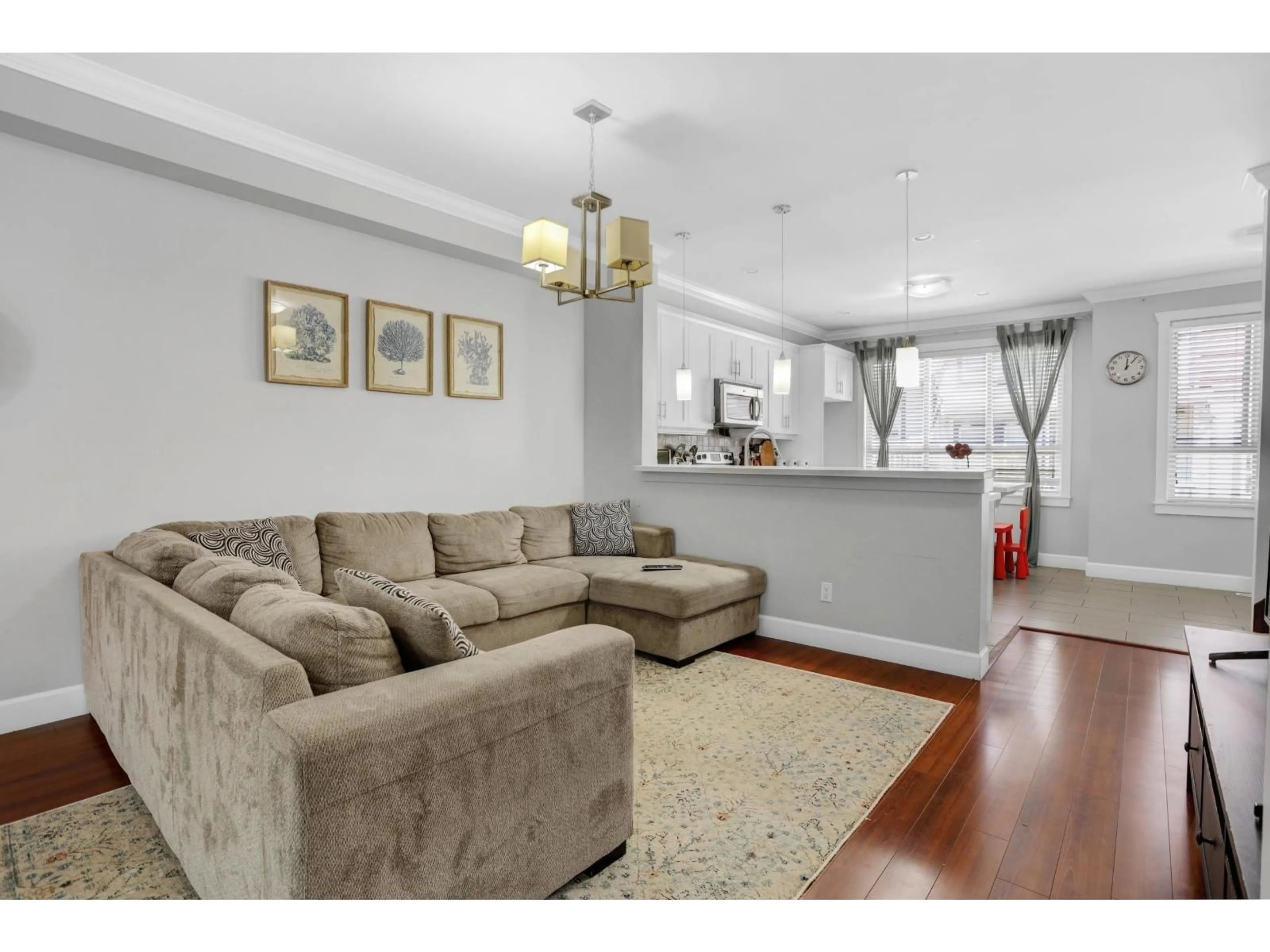 Living room with furniture, unknown for 37 - 19560 68 AVENUE, Surrey British Columbia V4N5Y5