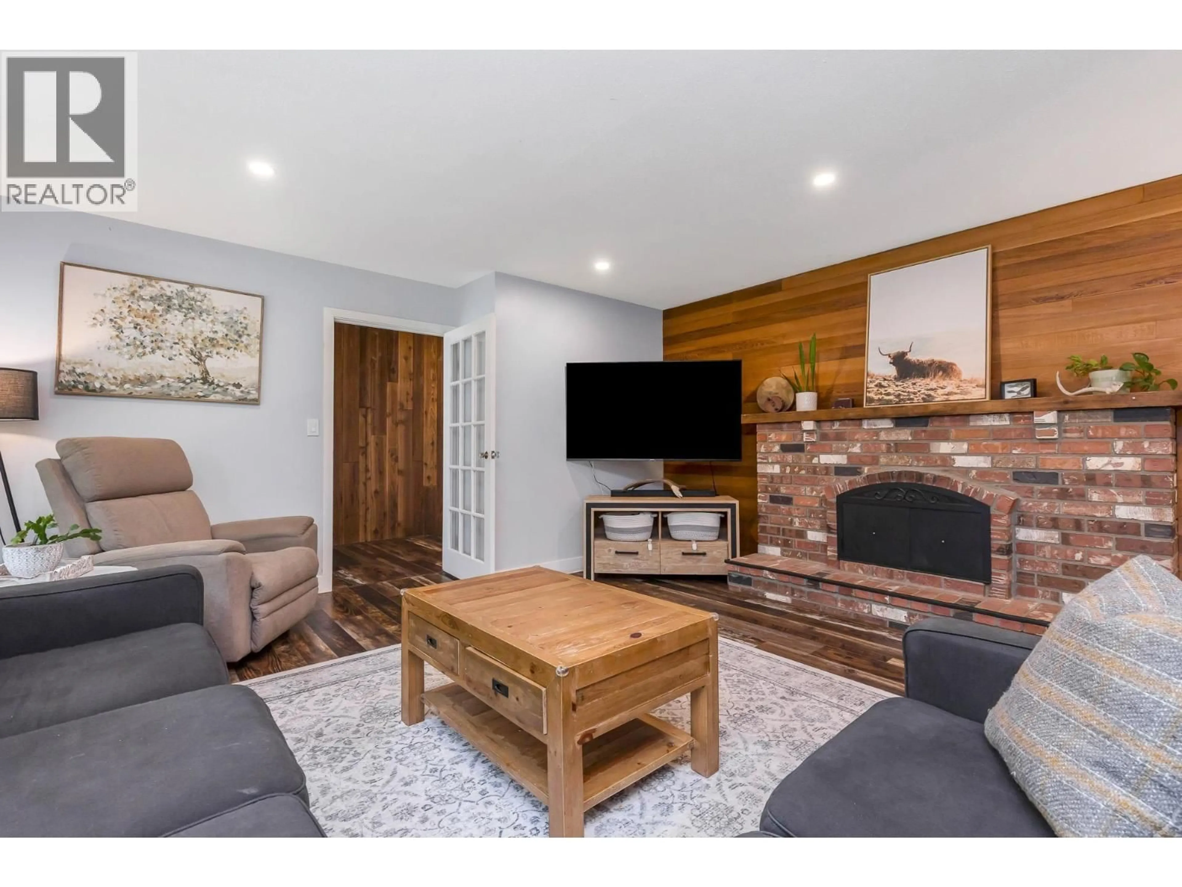 Living room with furniture, wood/laminate floor for 24320 116 AVENUE, Maple Ridge British Columbia V4R1L7