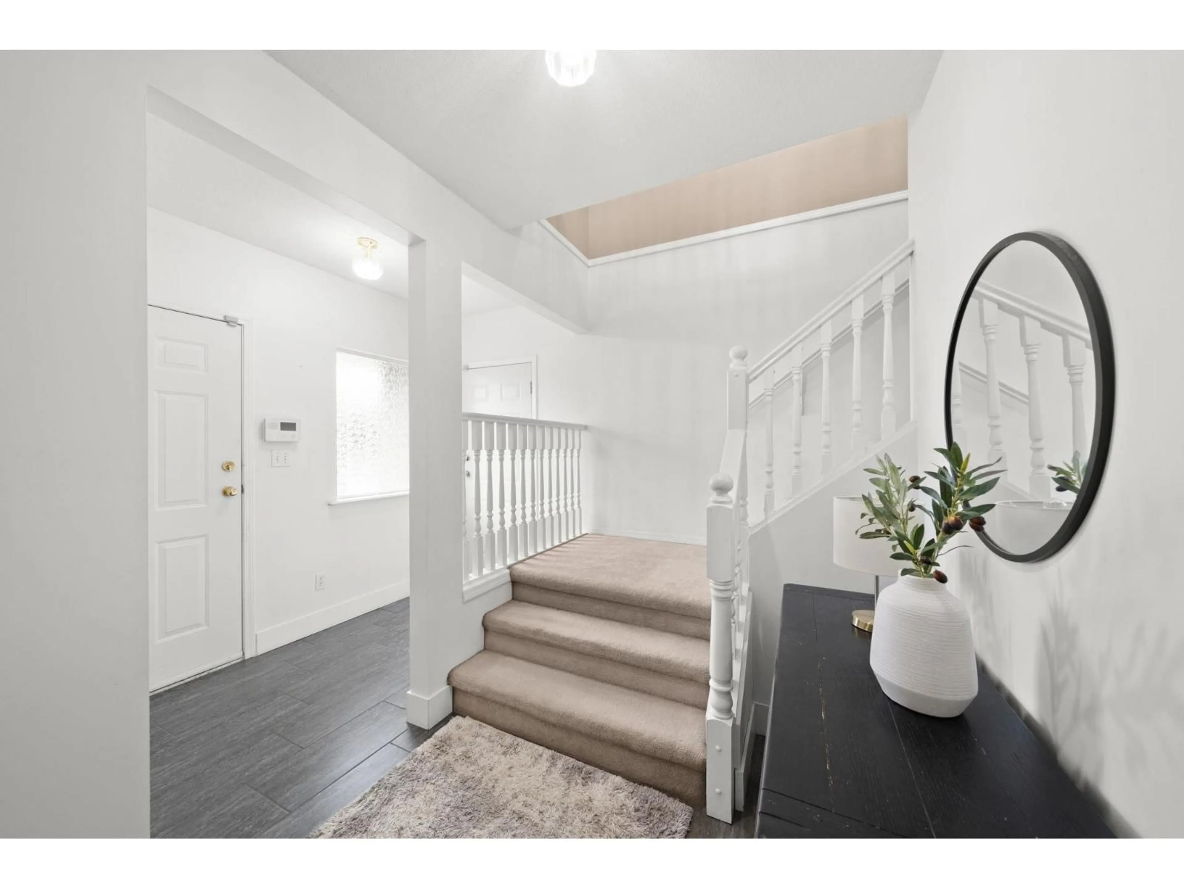 Indoor entryway for 30980 BROOKDALE COURT, Abbotsford British Columbia V2T5S3