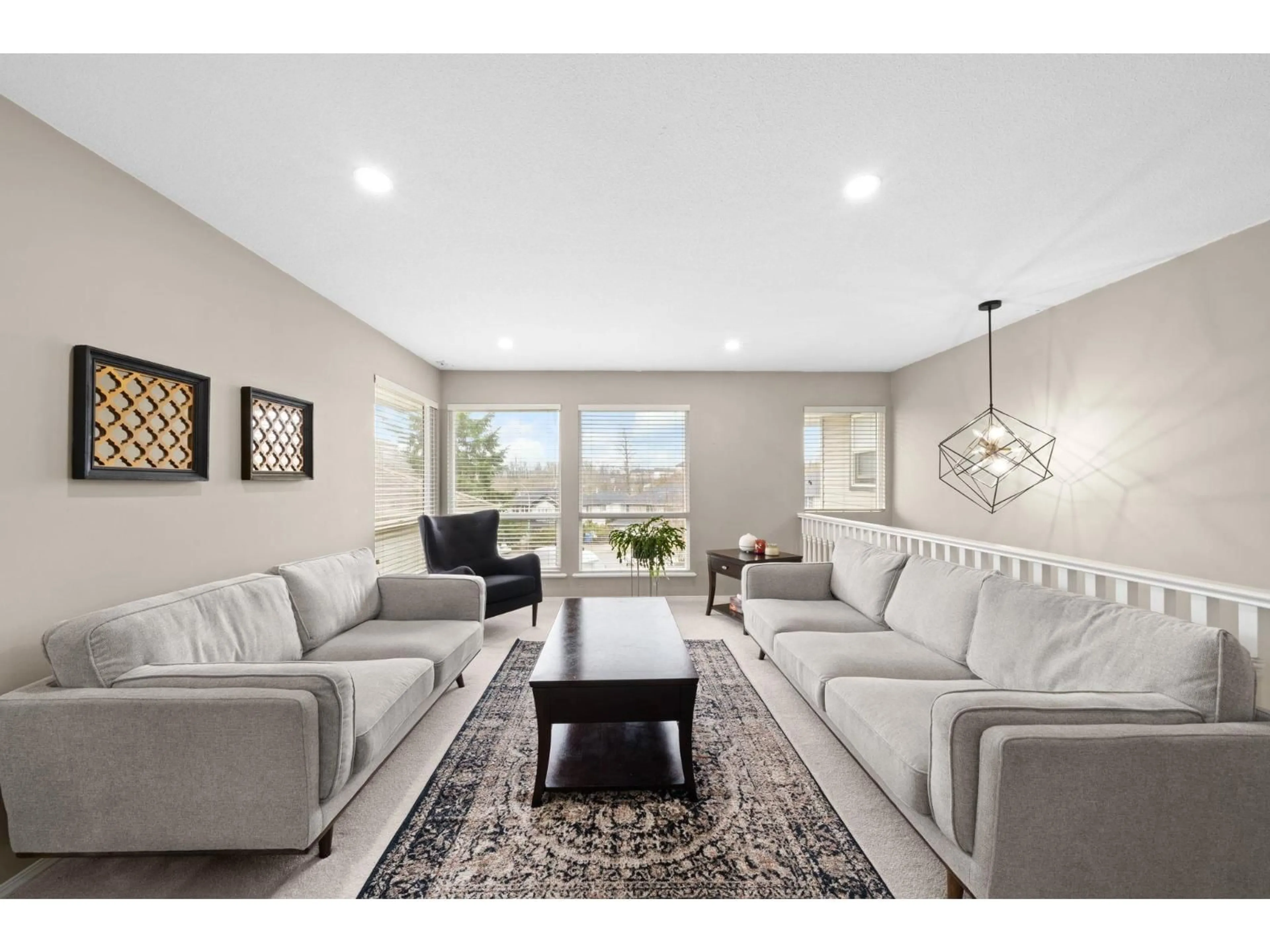 Living room with furniture, unknown for 30980 BROOKDALE COURT, Abbotsford British Columbia V2T5S3