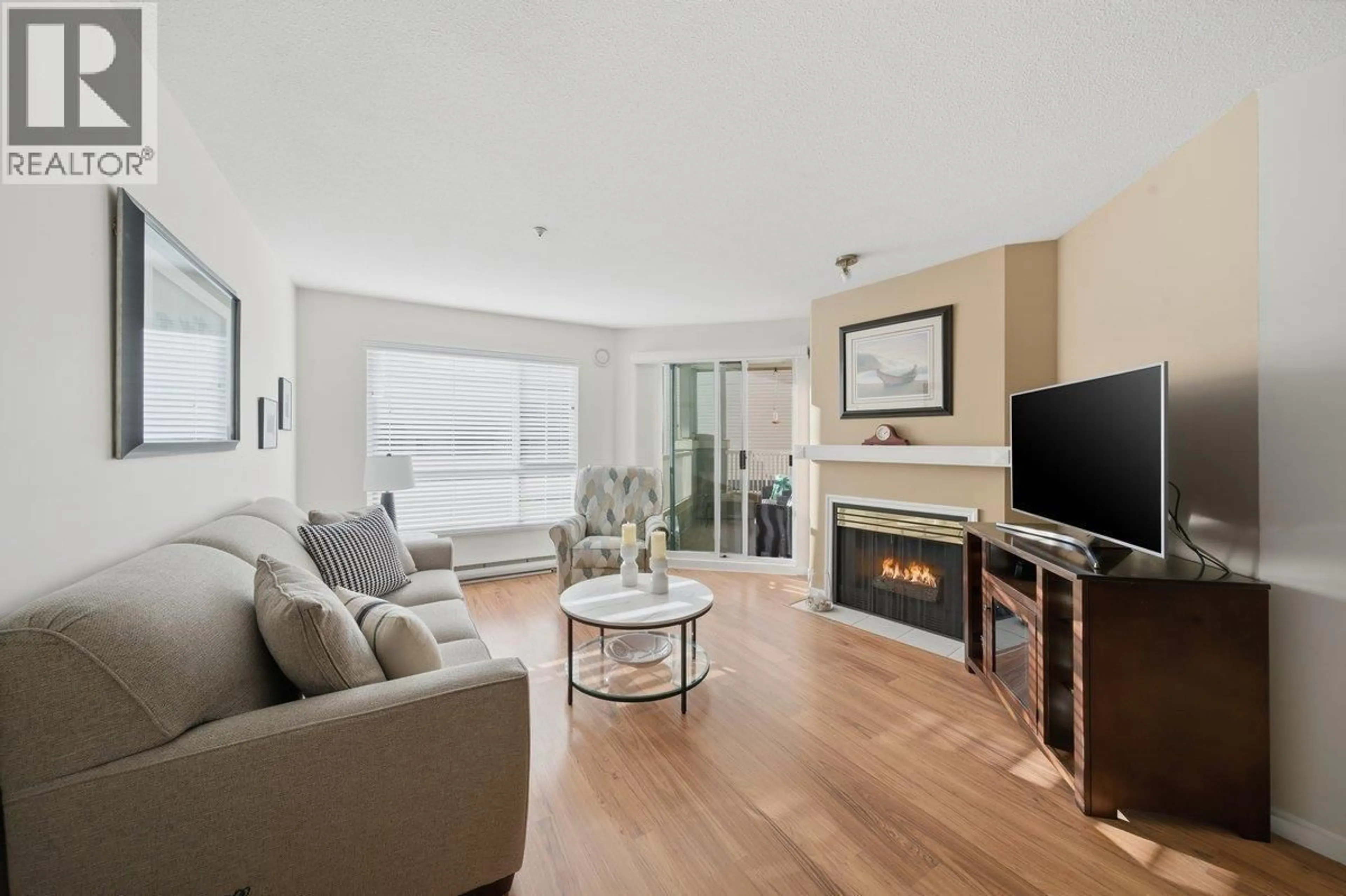 Living room with furniture, unknown for 323 - 1252 TOWN CENTRE BOULEVARD, Coquitlam British Columbia V3B7R7