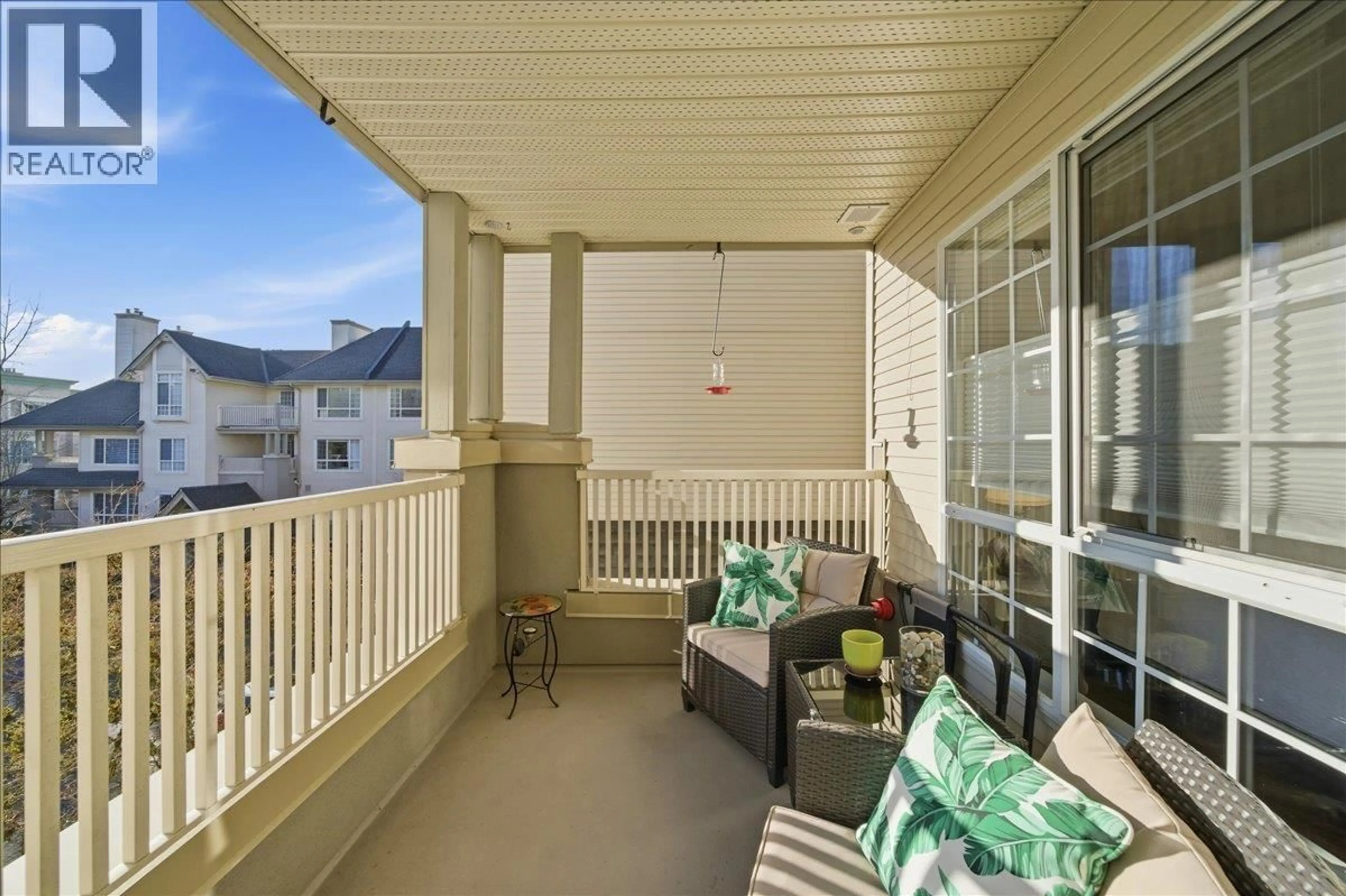 Patio, unknown for 323 - 1252 TOWN CENTRE BOULEVARD, Coquitlam British Columbia V3B7R7