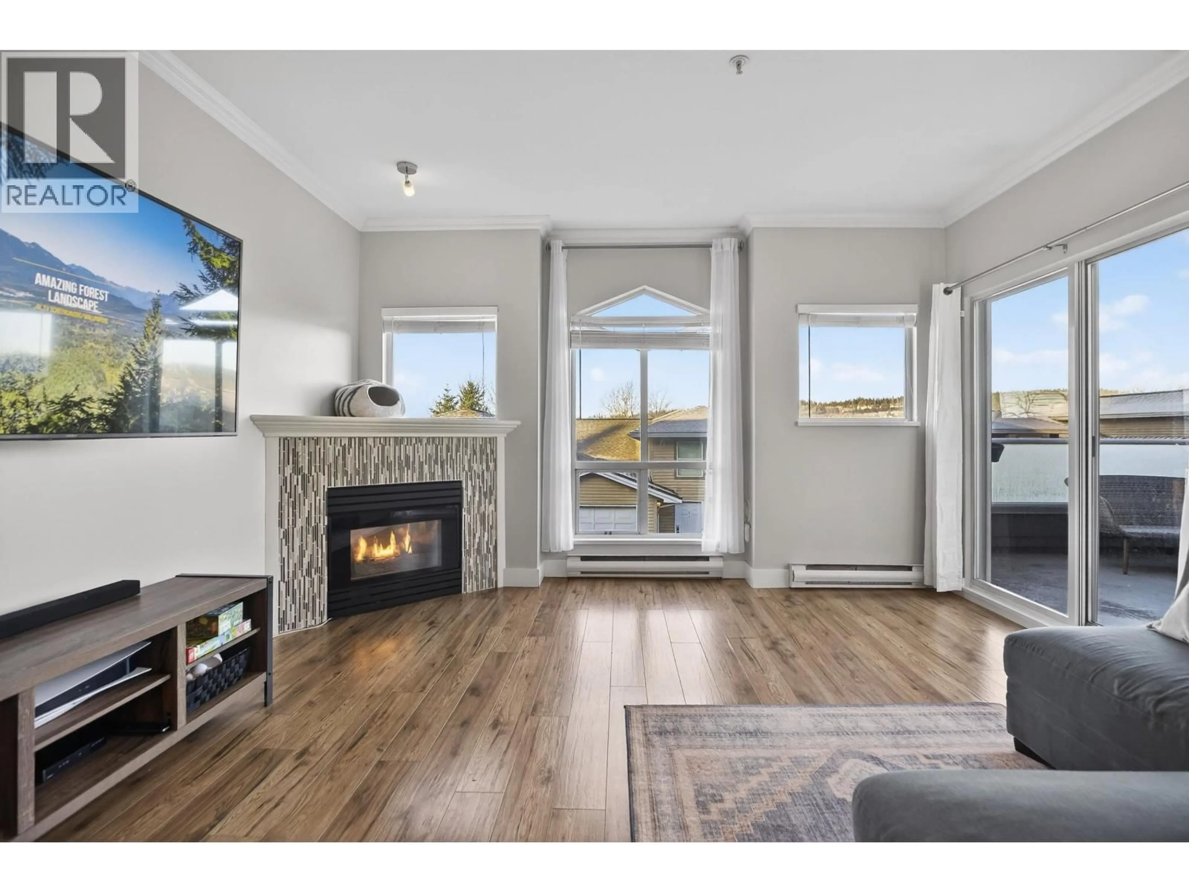 Living room with furniture, wood/laminate floor for 1126 O'FLAHERTY GATE, Port Coquitlam British Columbia V3C6H2