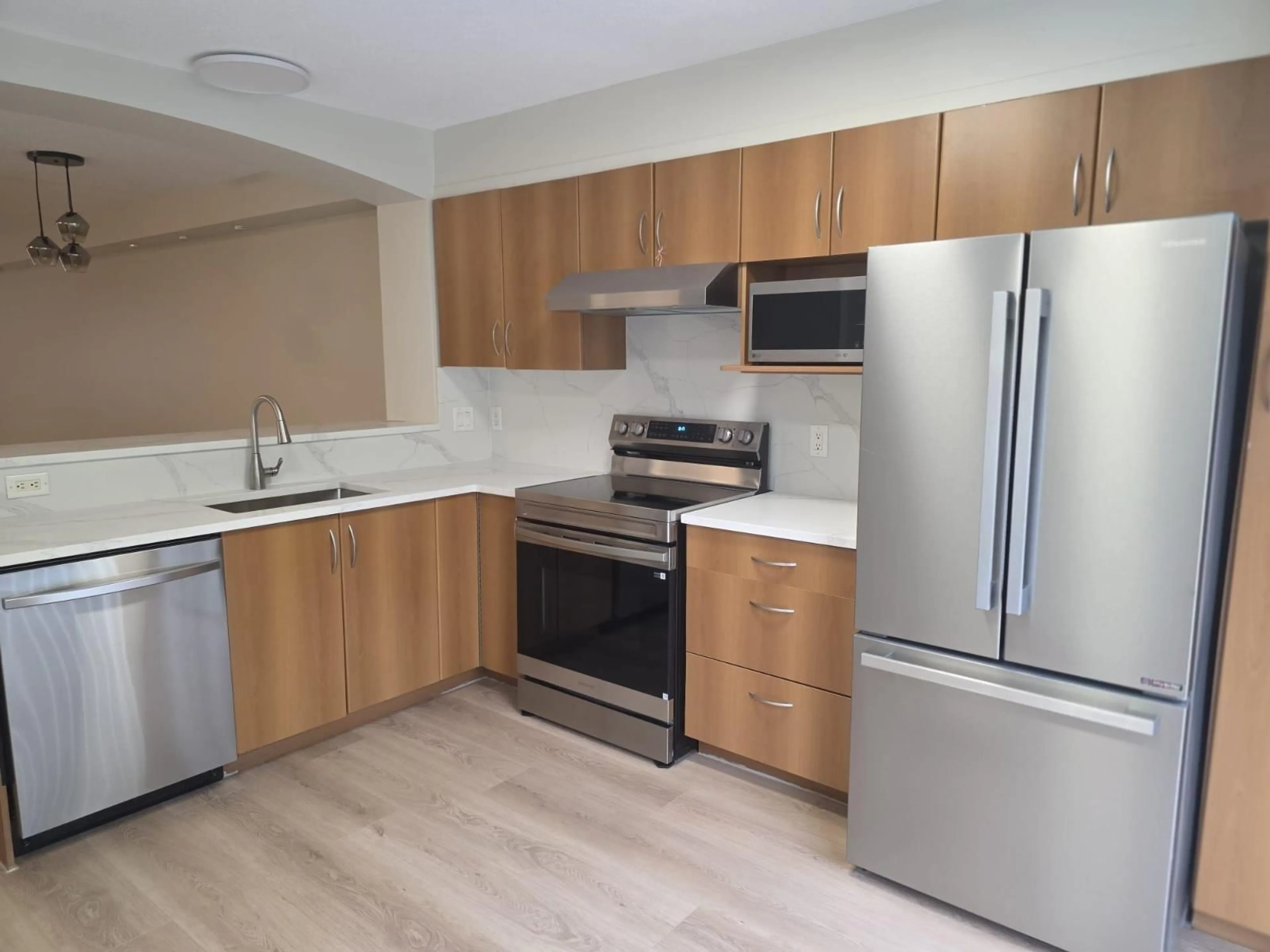 Standard kitchen, wood/laminate floor for 9 - 6747 203RD STREET, Langley British Columbia V2Y3B5