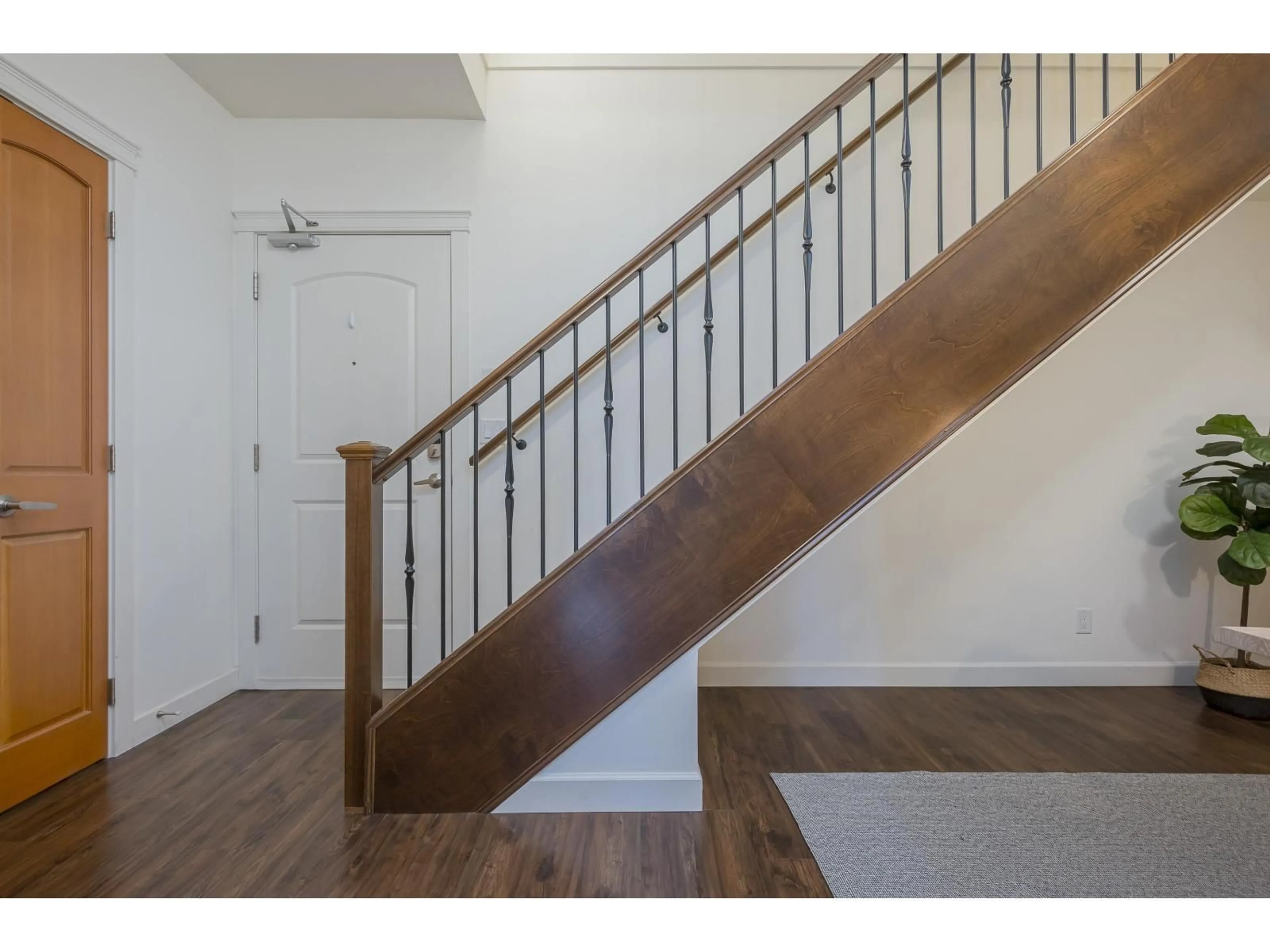 Stairs for 592 - 8288 207A STREET, Langley British Columbia V2Y0L2