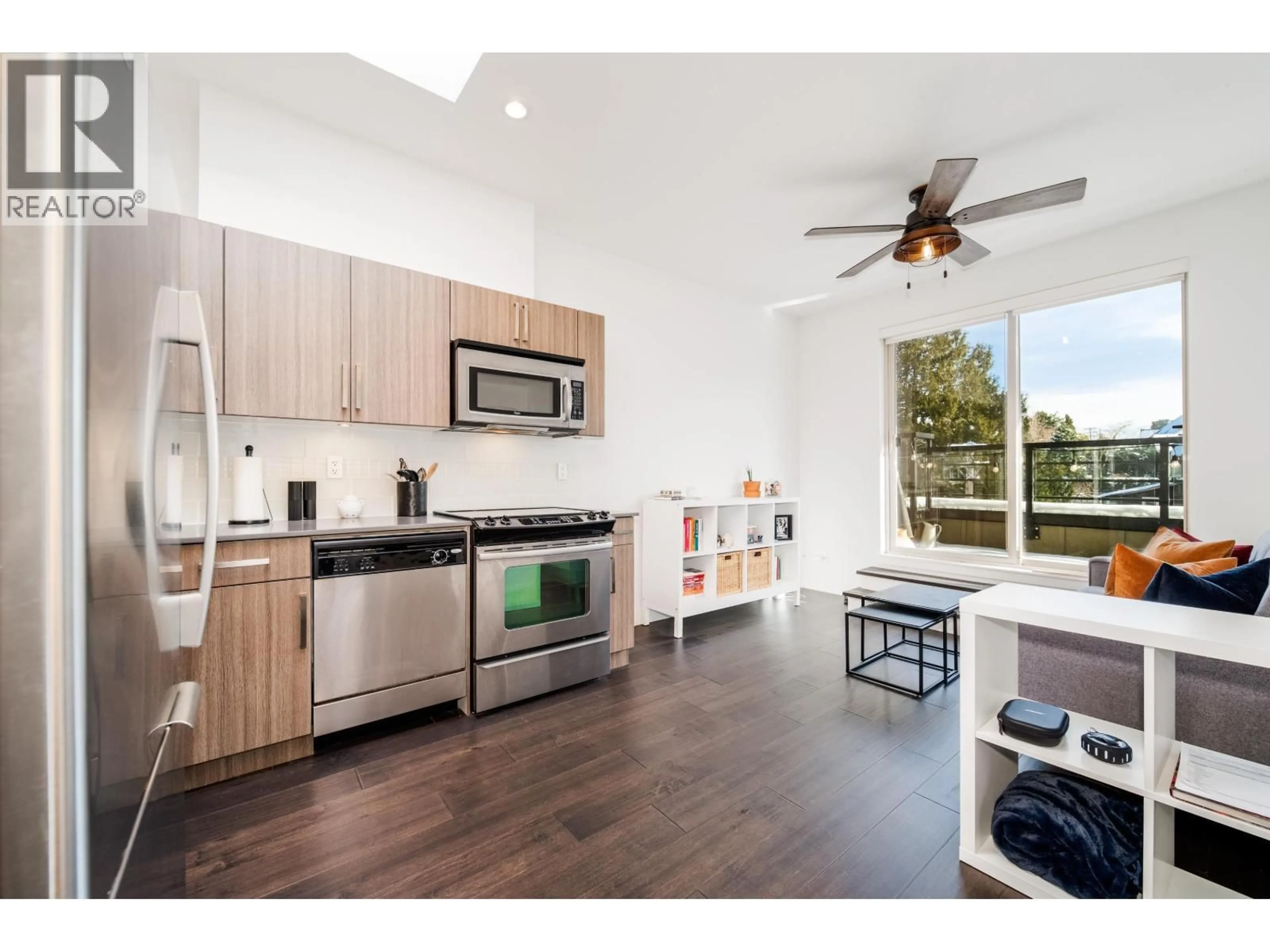 Open concept kitchen, wood/laminate floor for PH2 - 885 SALSBURY DRIVE, Vancouver British Columbia V5L4A3