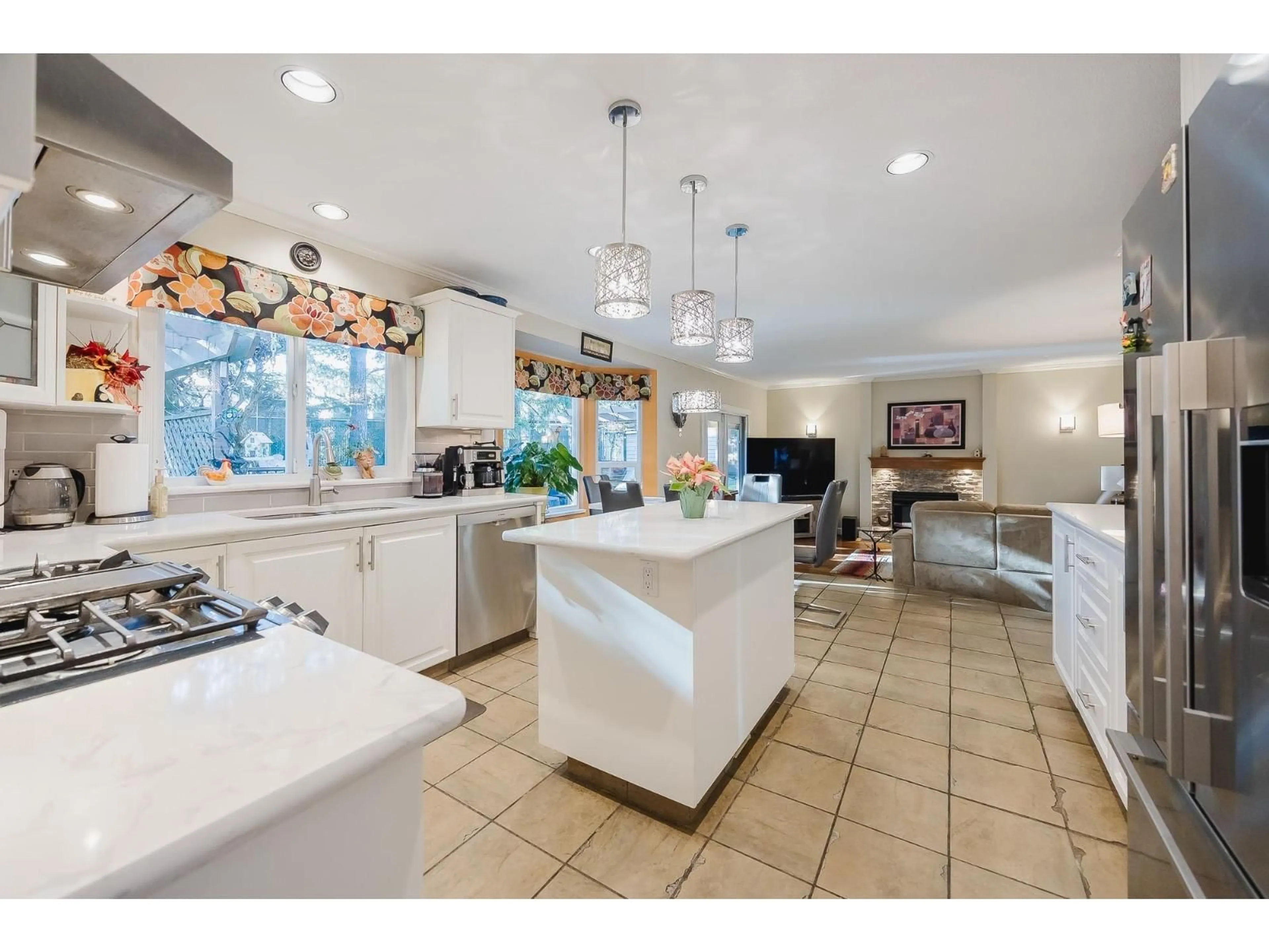 Open concept kitchen, ceramic/tile floor for 16636 83 AVENUE, Surrey British Columbia V4N3H4