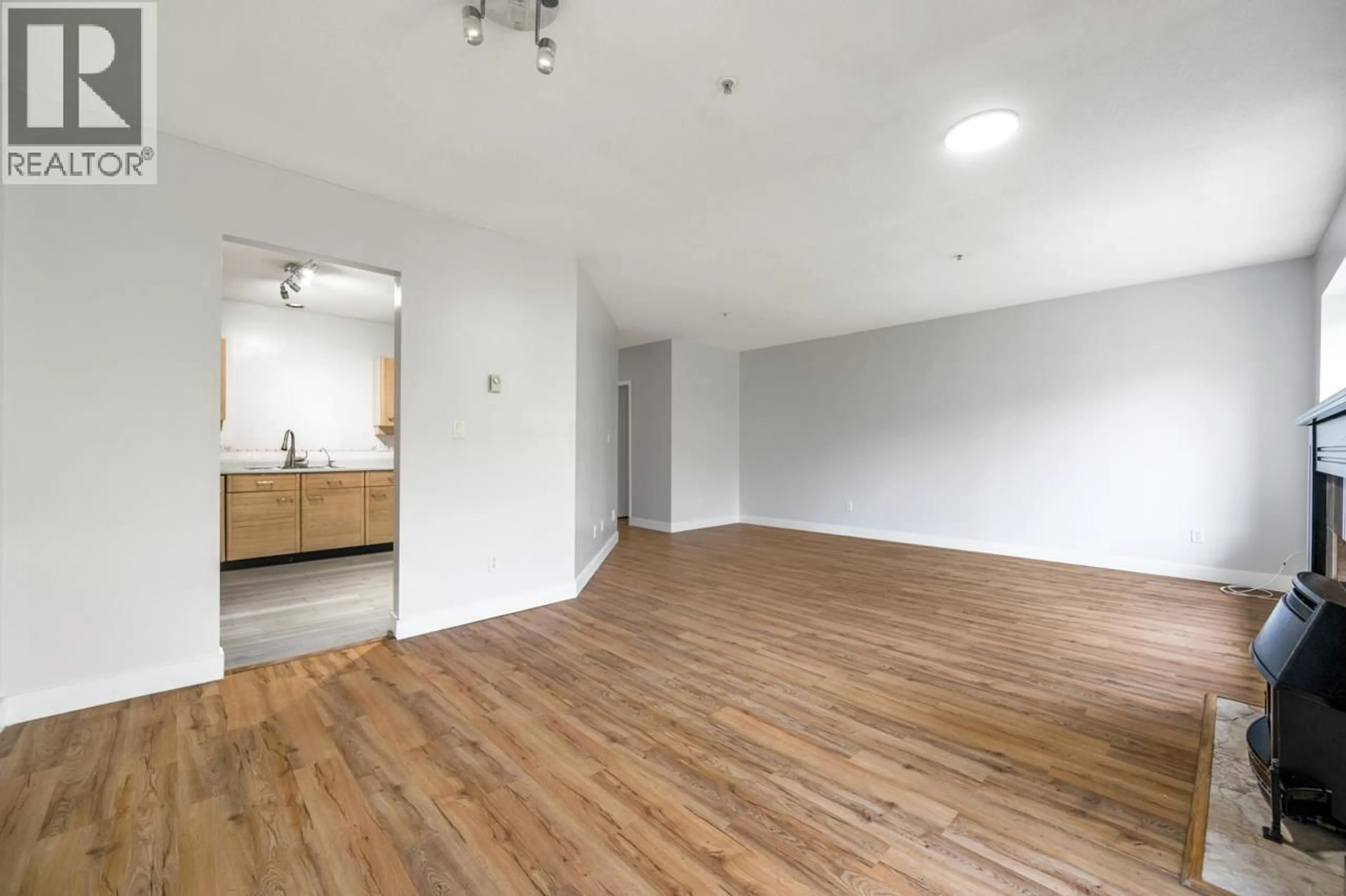 A pic of a room for 40 - 6511 CHAMBORD PLACE, Vancouver British Columbia V5S4P2