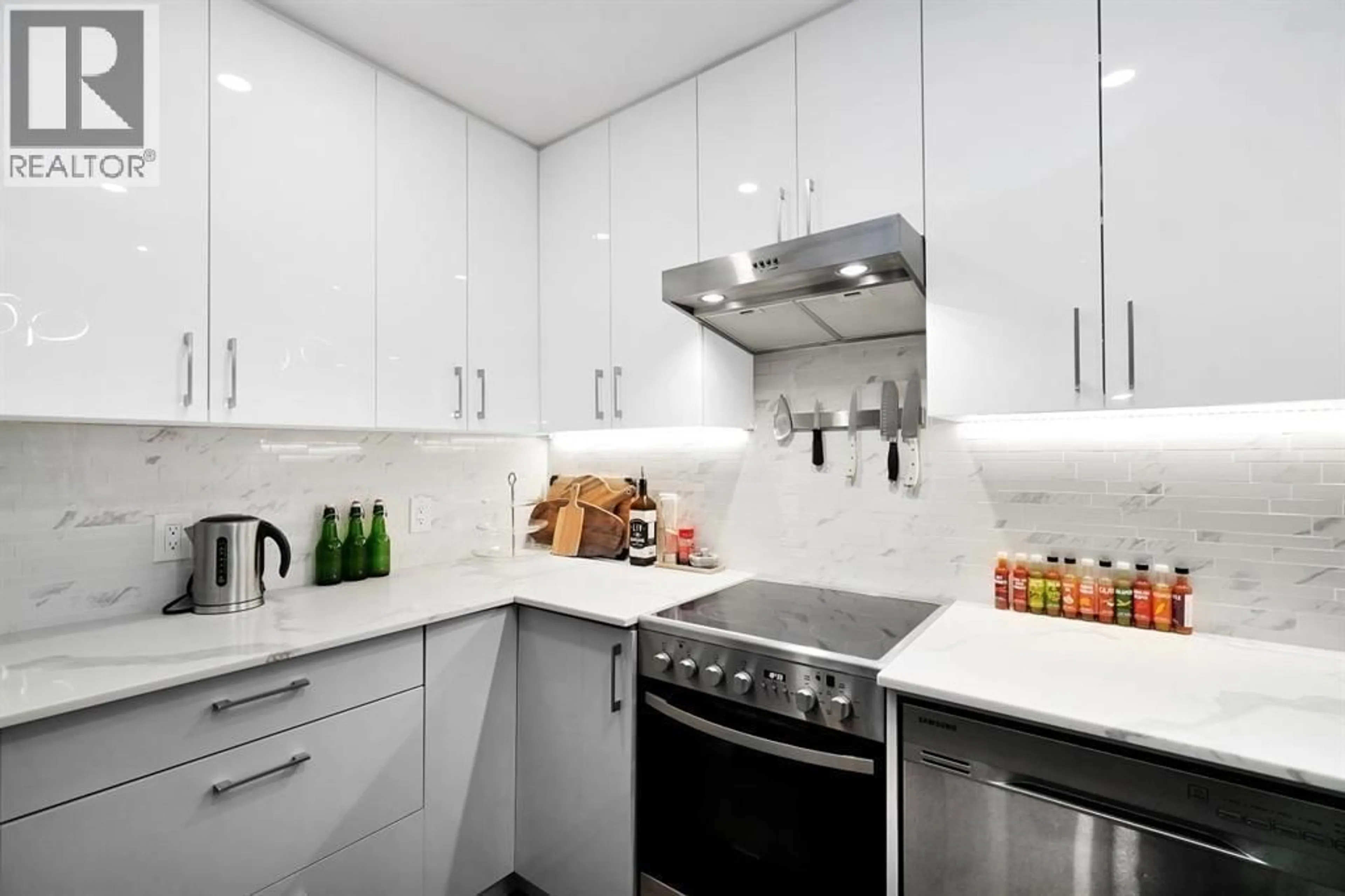 Standard kitchen, ceramic/tile floor for 306 - 630 ROCHE POINT DRIVE, North Vancouver British Columbia V7H3A1