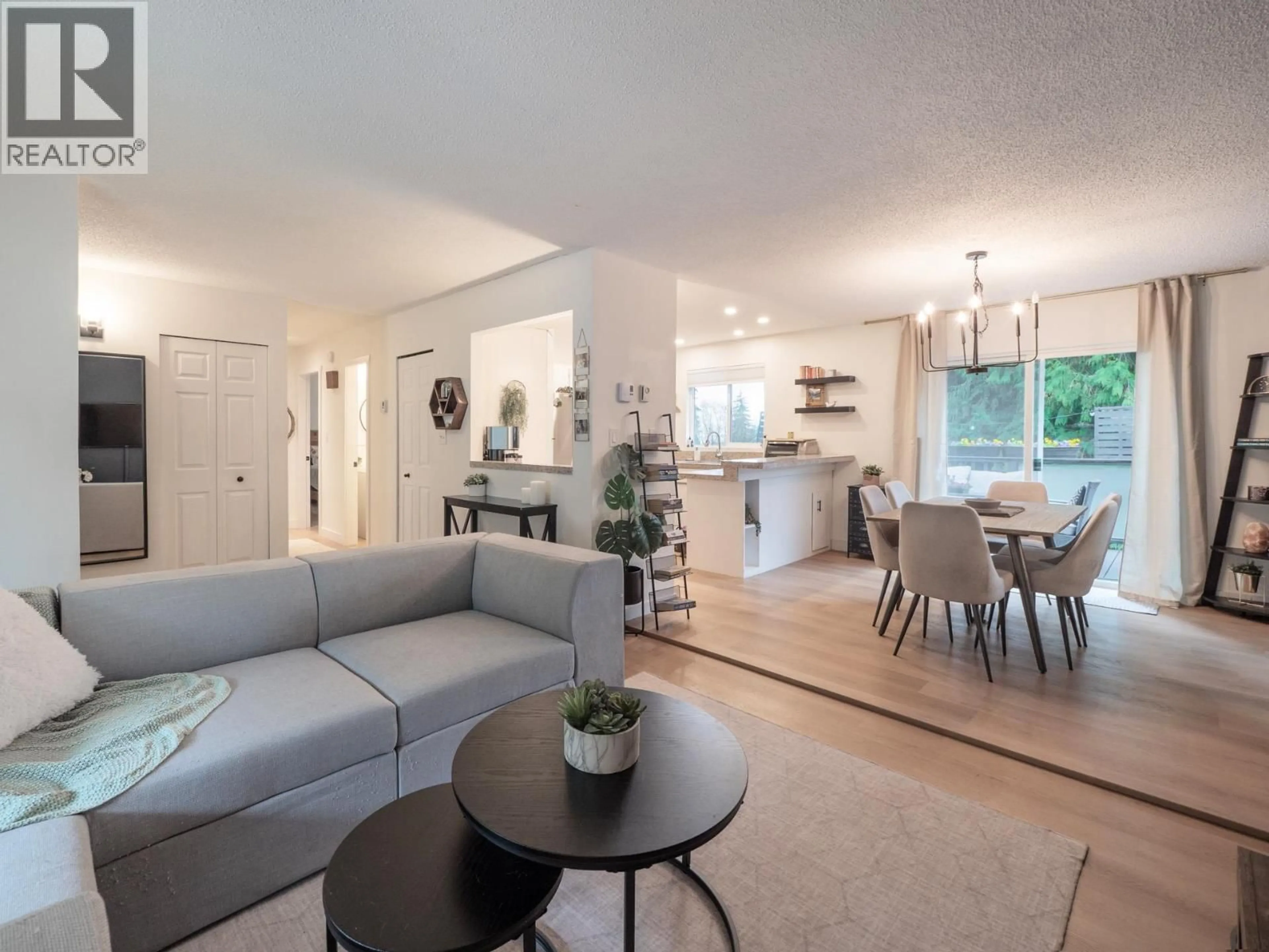 Living room with furniture, unknown for 617 GOWER POINT ROAD, Gibsons British Columbia V0N1V8