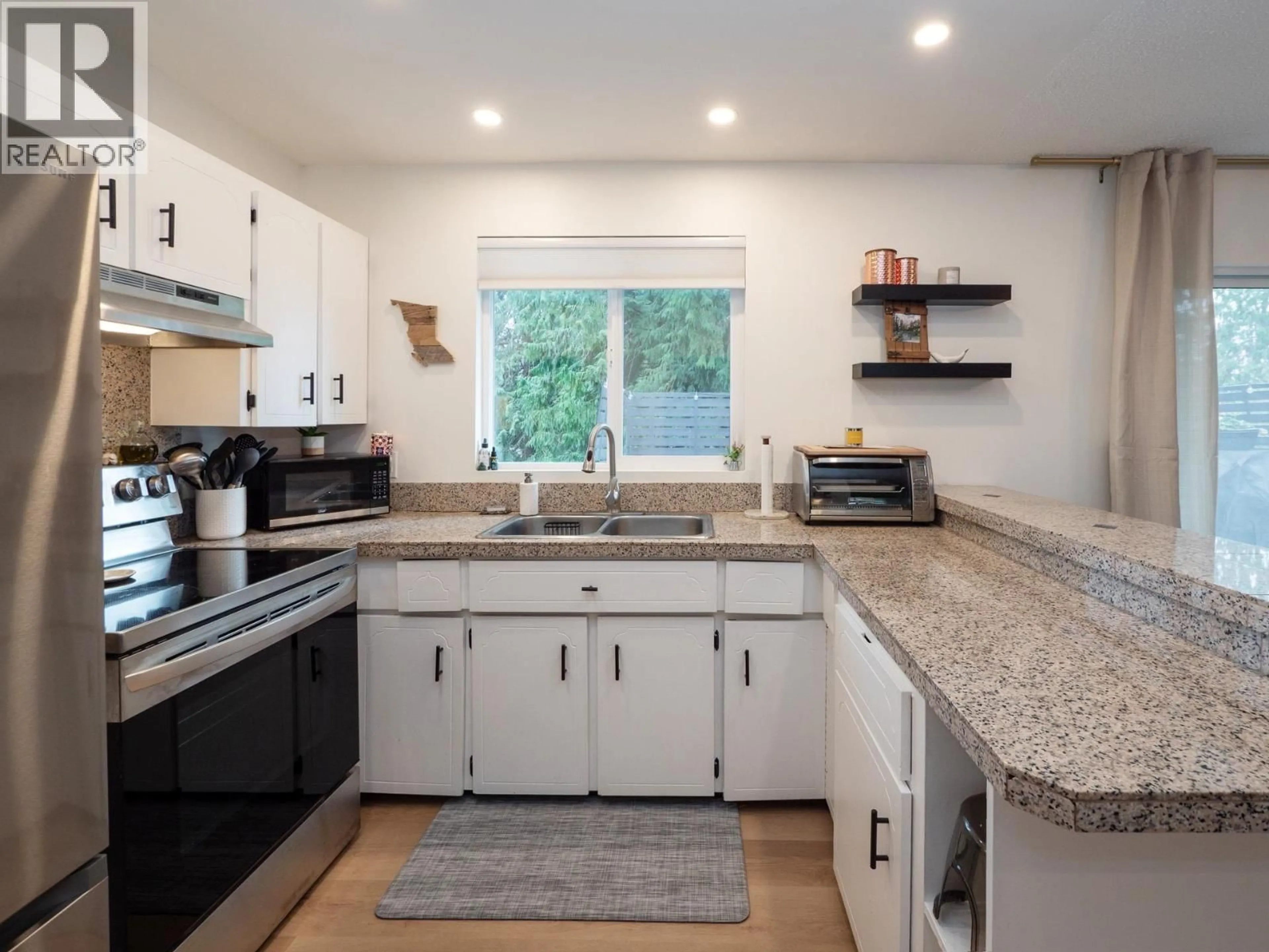 Open concept kitchen, unknown for 617 GOWER POINT ROAD, Gibsons British Columbia V0N1V8