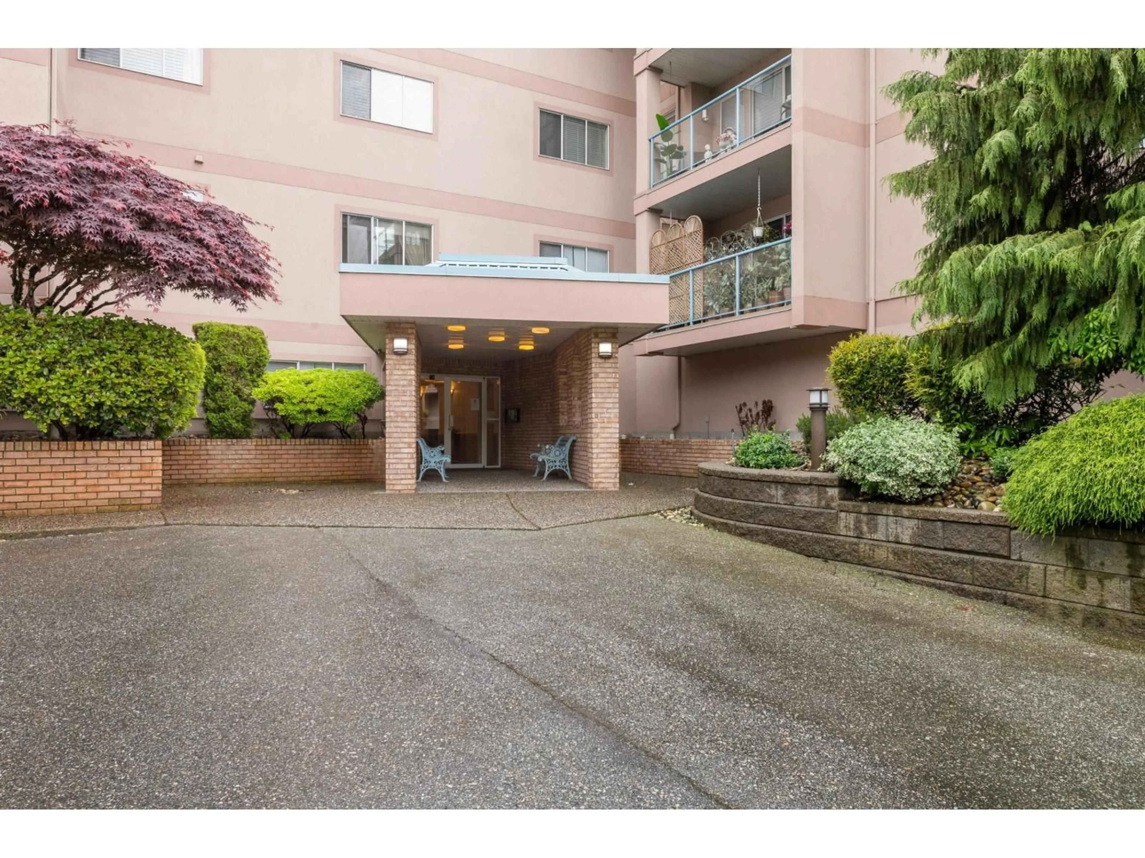 Indoor foyer for 210 - 33110 GEORGE FERGUSON WAY, Abbotsford British Columbia V2S2L5