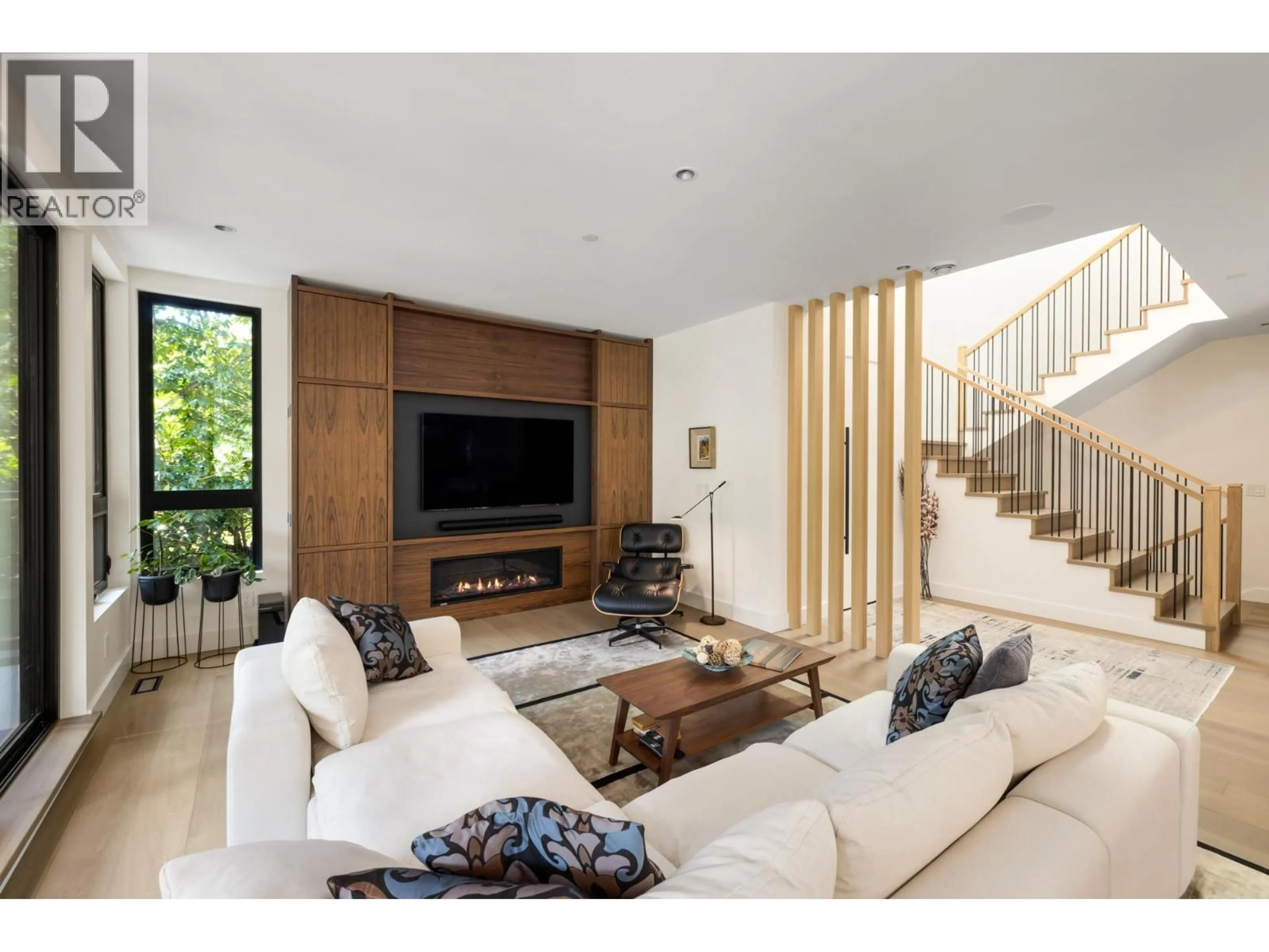 Living room with furniture, wood/laminate floor for 4841 THE DALE, West Vancouver British Columbia V7W1K2