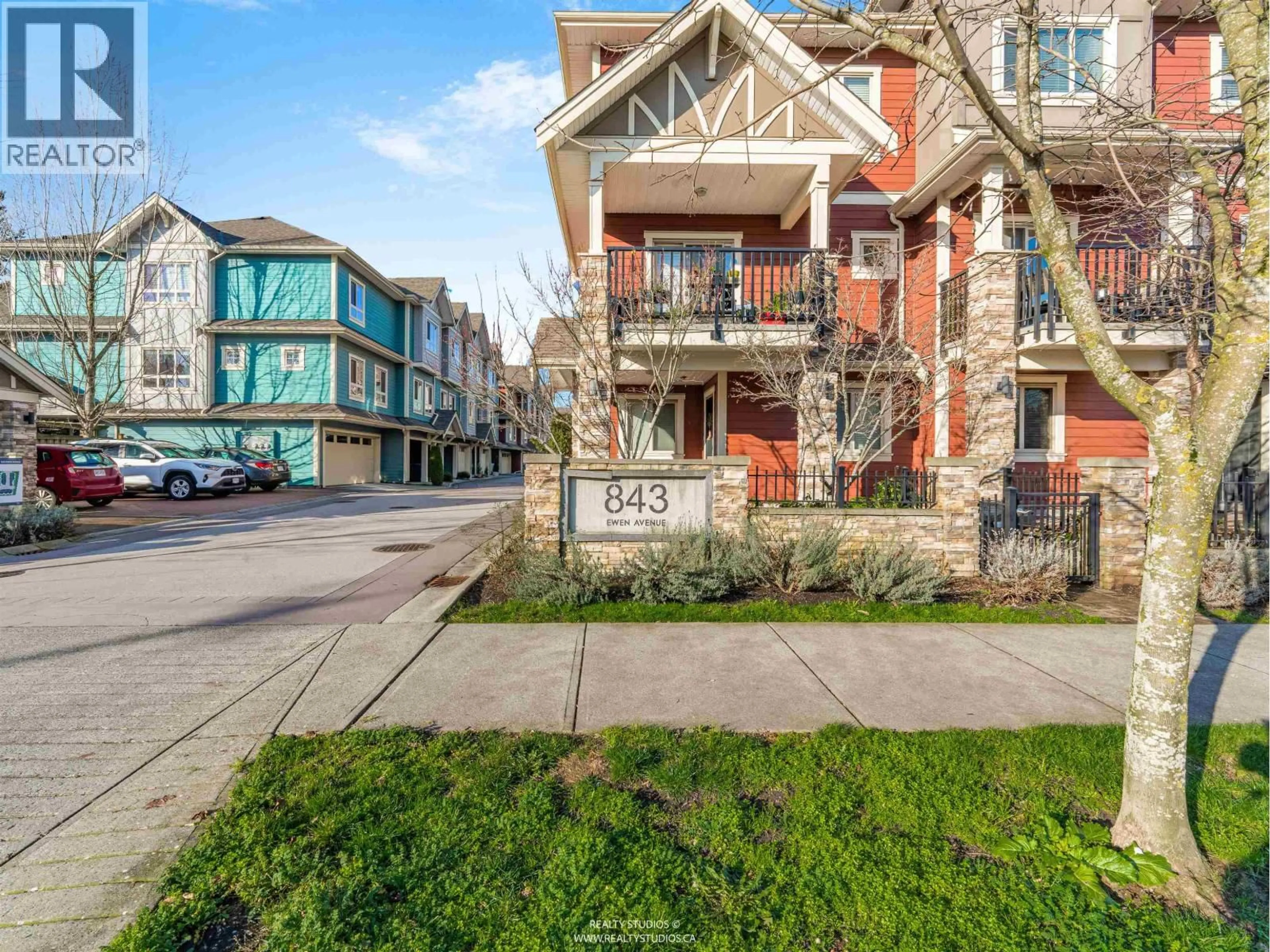 A pic from outside/outdoor area/front of a property/back of a property/a pic from drone, street for 63 - 843 EWEN AVENUE, New Westminster British Columbia V3M0K6