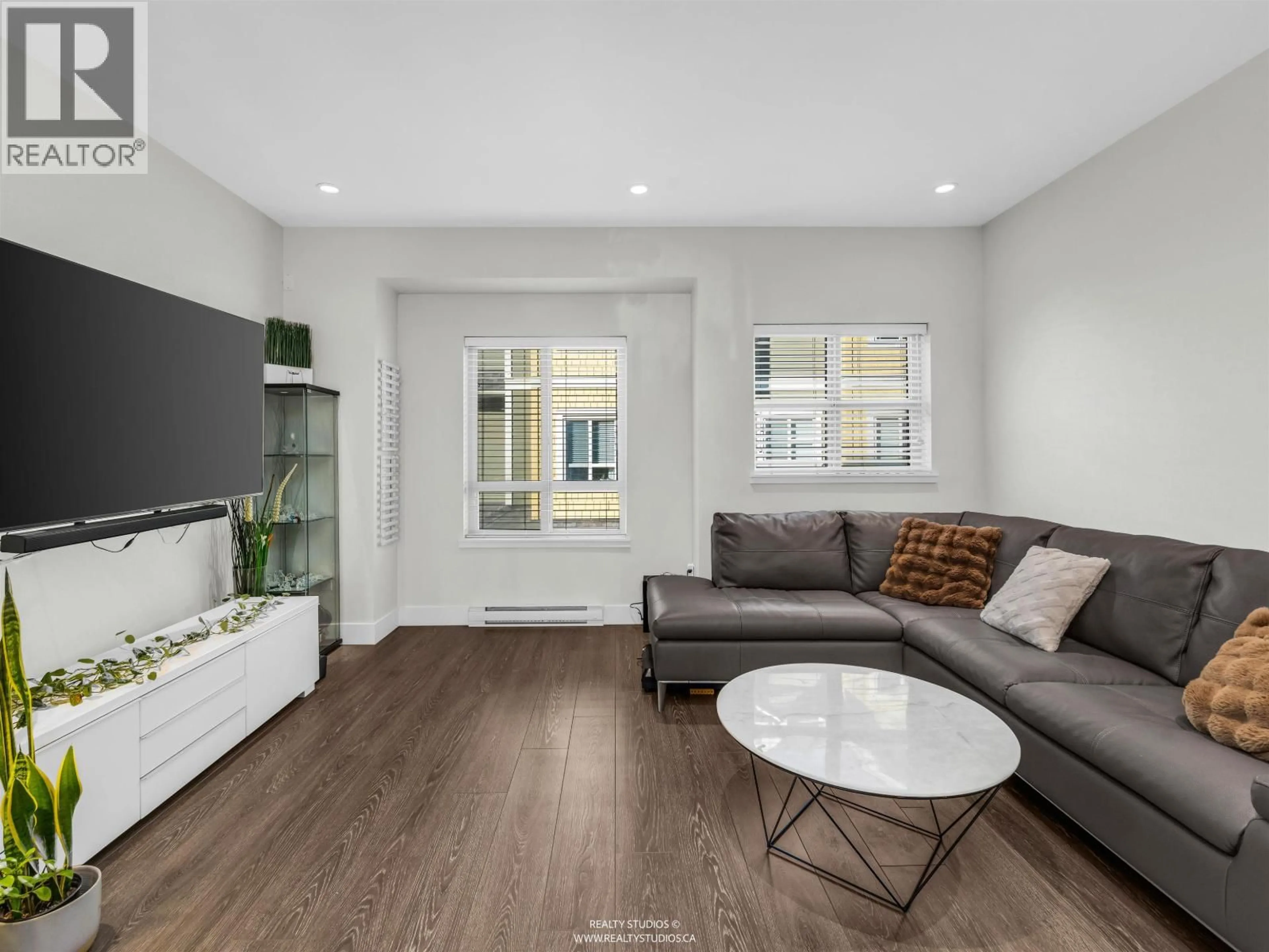 Living room with furniture, unknown for 63 - 843 EWEN AVENUE, New Westminster British Columbia V3M0K6