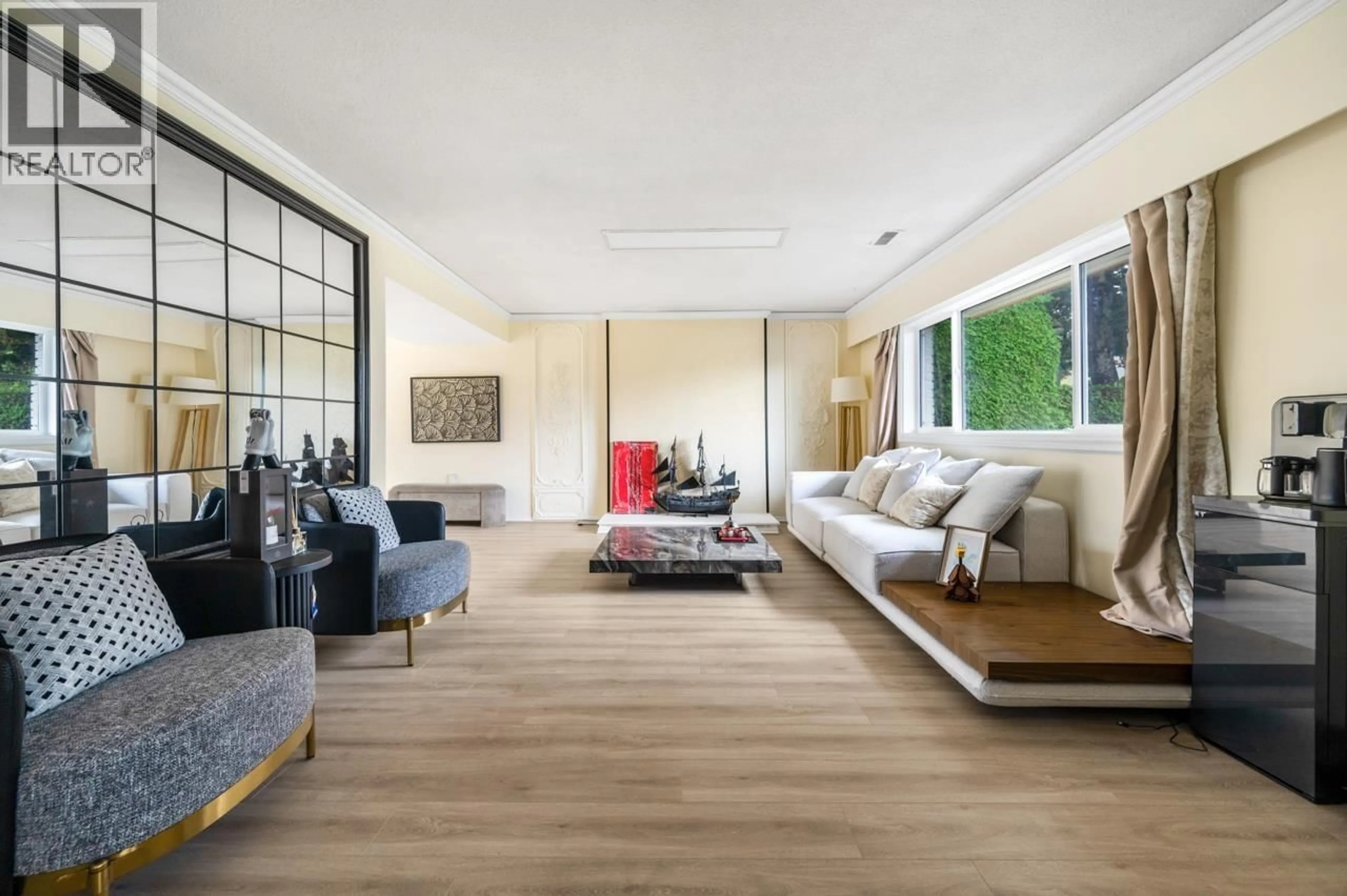 Living room with furniture, wood/laminate floor for 10864 SPRINGMONT GATE, Richmond British Columbia V7E1Y4