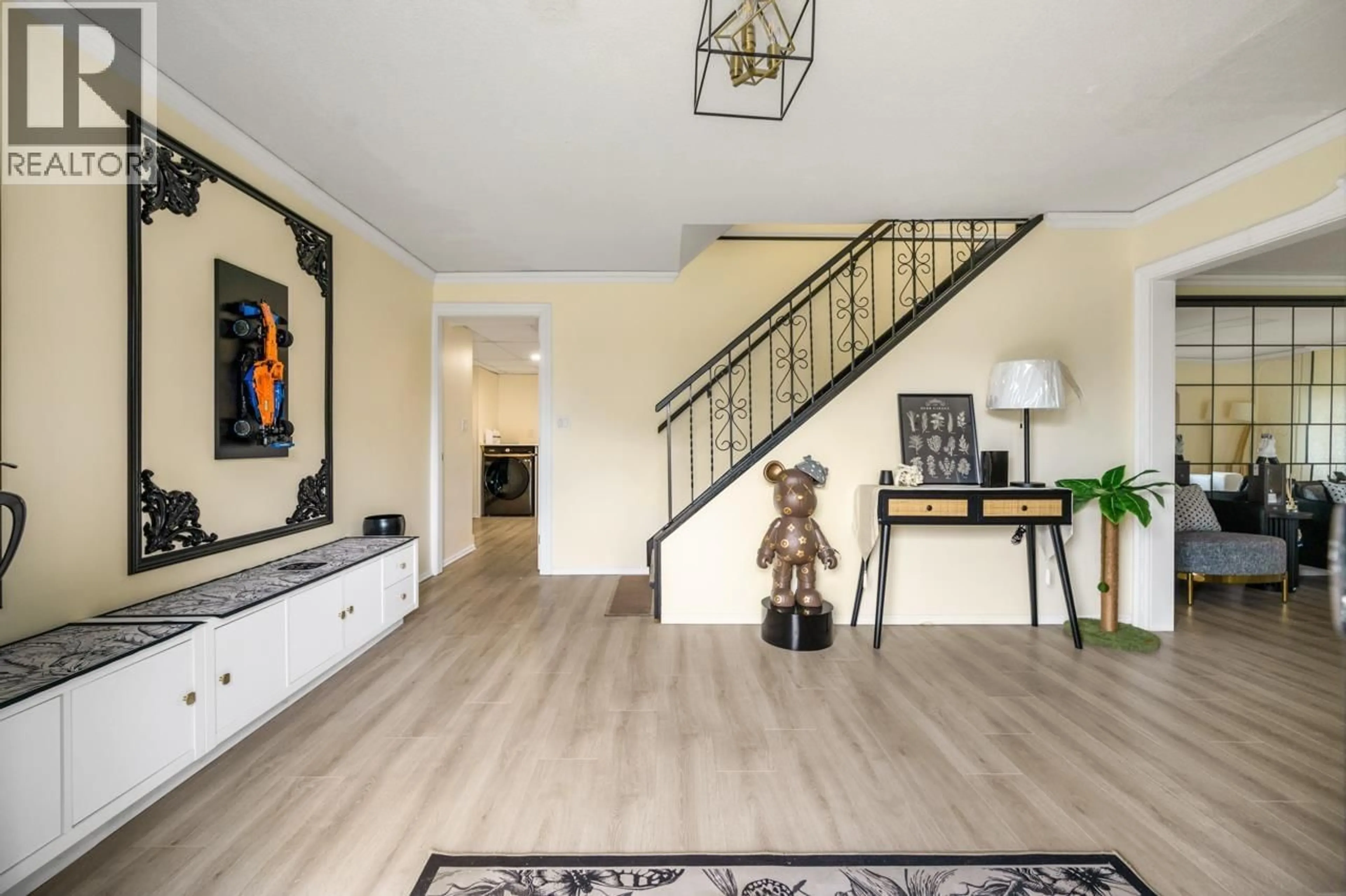 Indoor entryway for 10864 SPRINGMONT GATE, Richmond British Columbia V7E1Y4