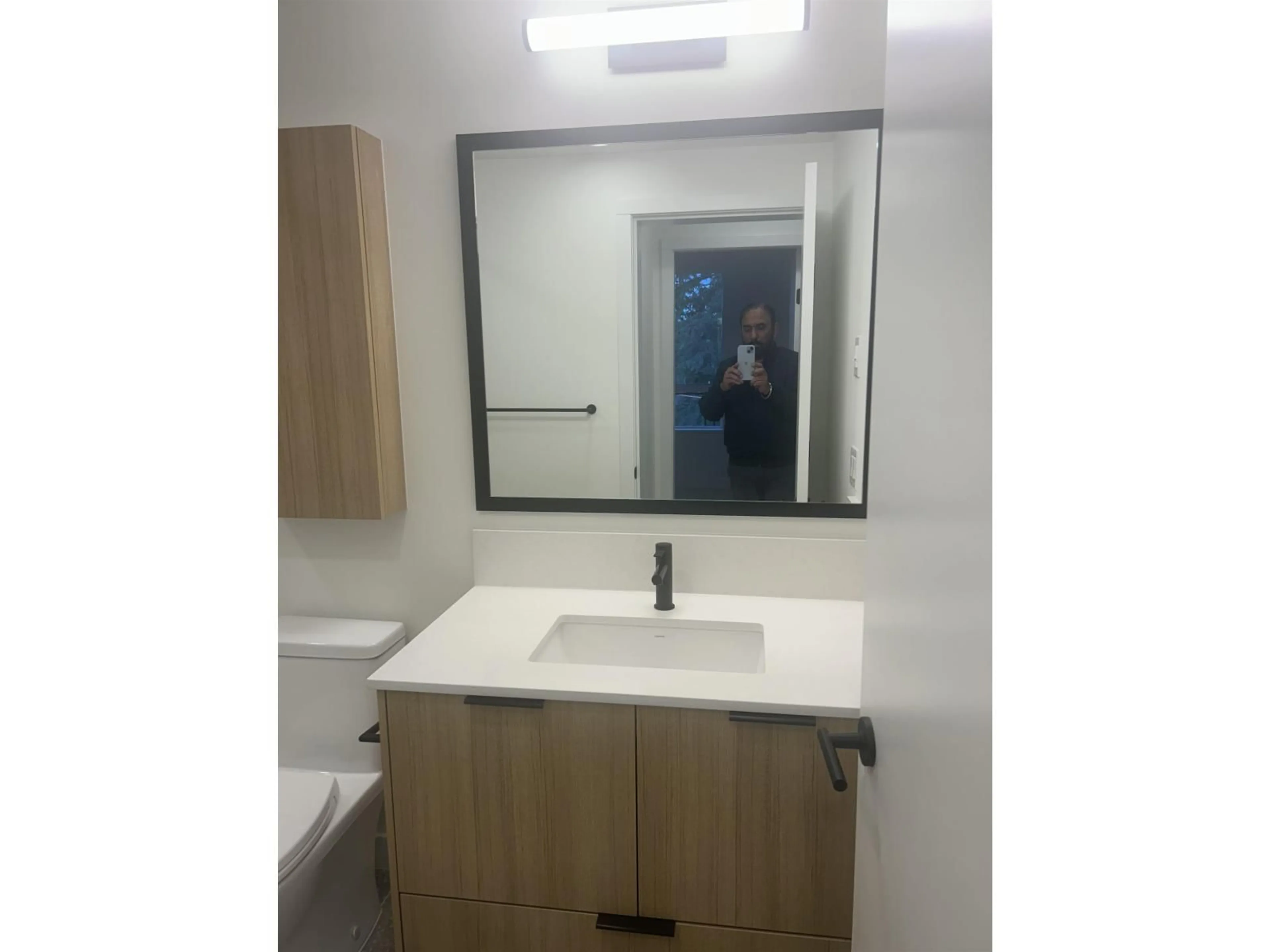 Standard bathroom, unknown for 402 - 13439 94A AVENUE, Surrey British Columbia V3V0G9