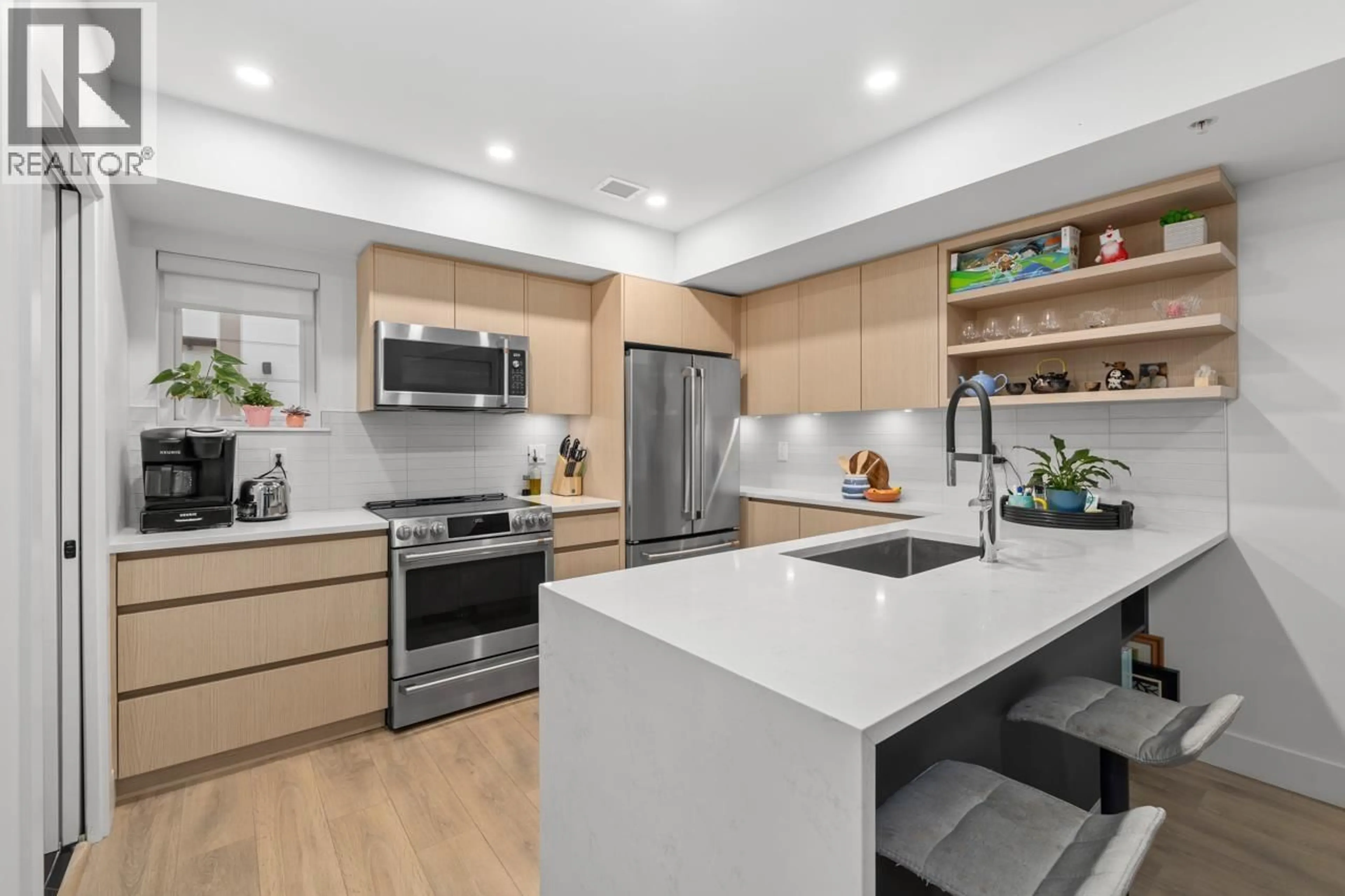 Open concept kitchen, unknown for 3 - 752 3RD STREET, North Vancouver British Columbia V7L1G9