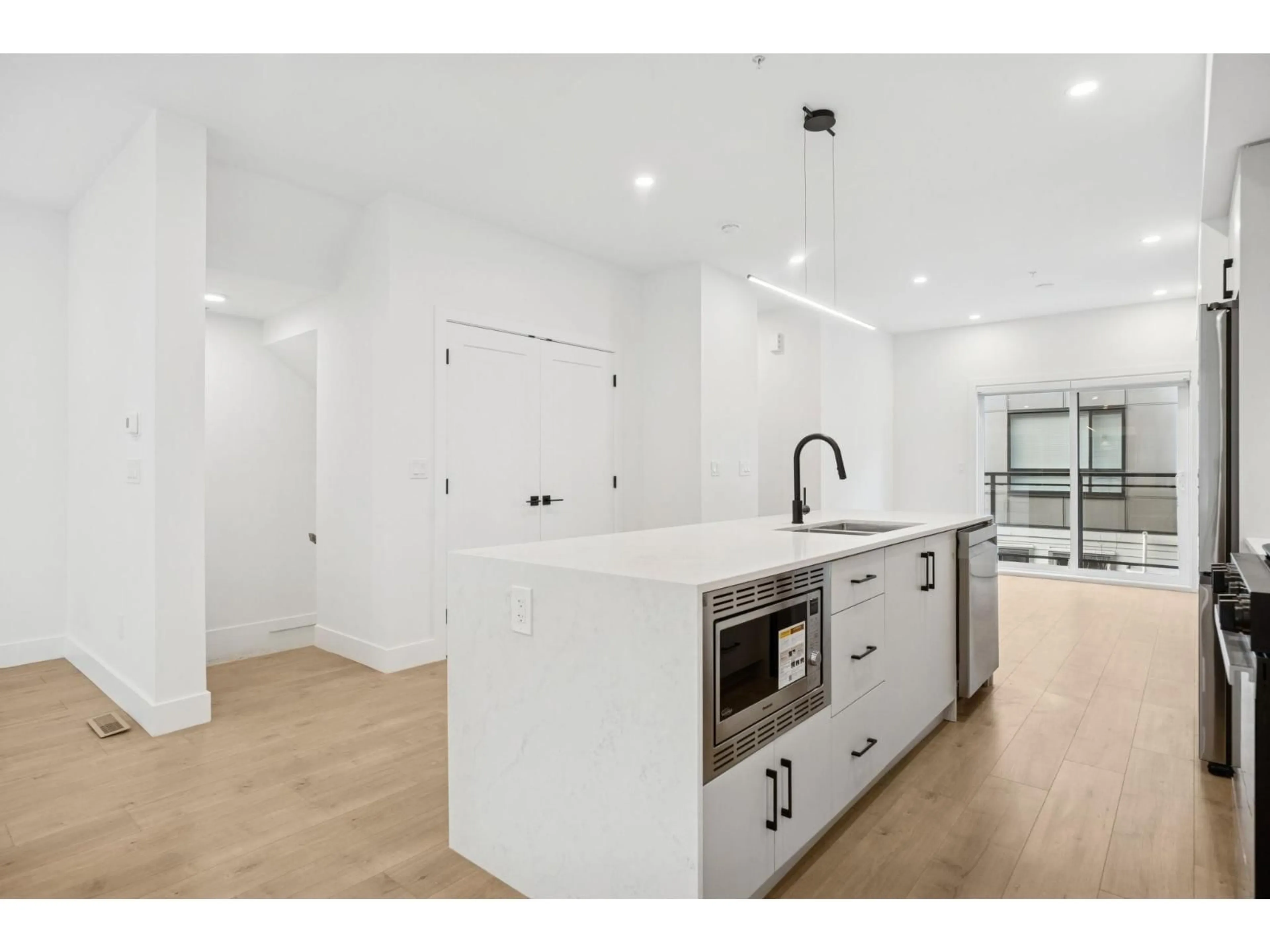 Open concept kitchen, unknown for 1 - 19667 55A AVENUE, Langley British Columbia V3A3X1