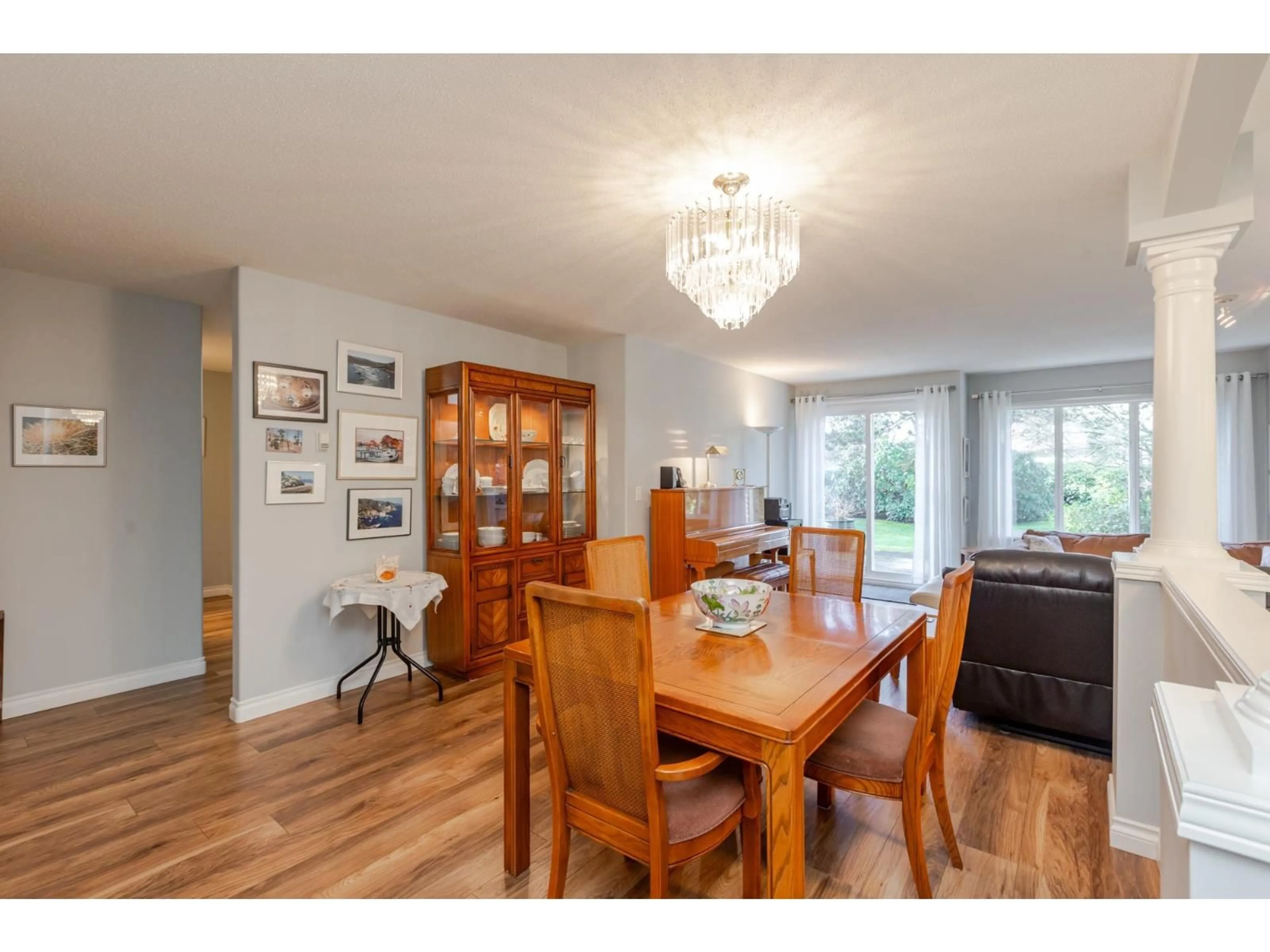 Dining room, wood/laminate floor for 306 - 13888 70 AVENUE, Surrey British Columbia V3W0R8