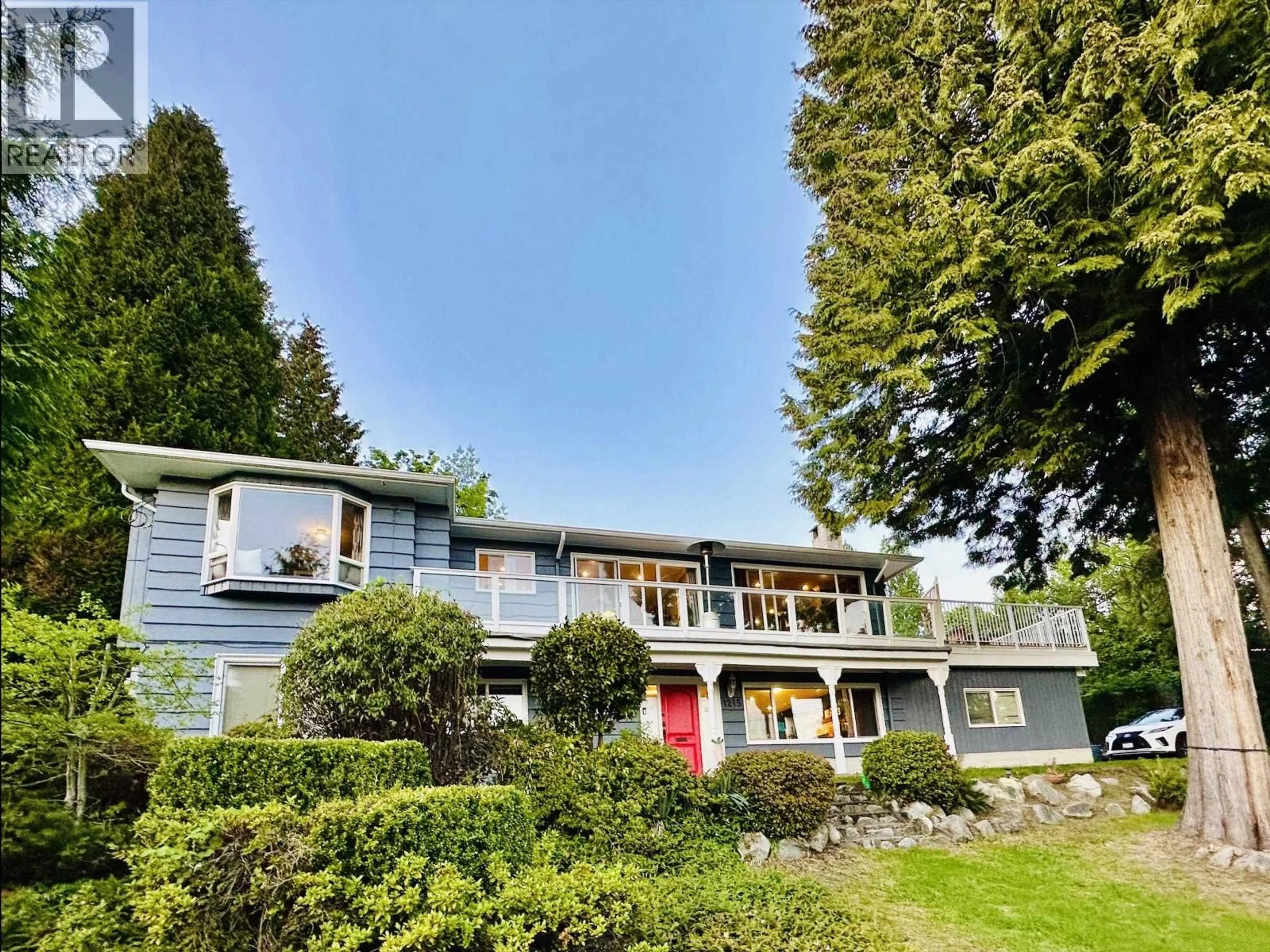 A pic from outside/outdoor area/front of a property/back of a property/a pic from drone, unknown for 1215 NEPAL CRESCENT, West Vancouver British Columbia V7T2H4