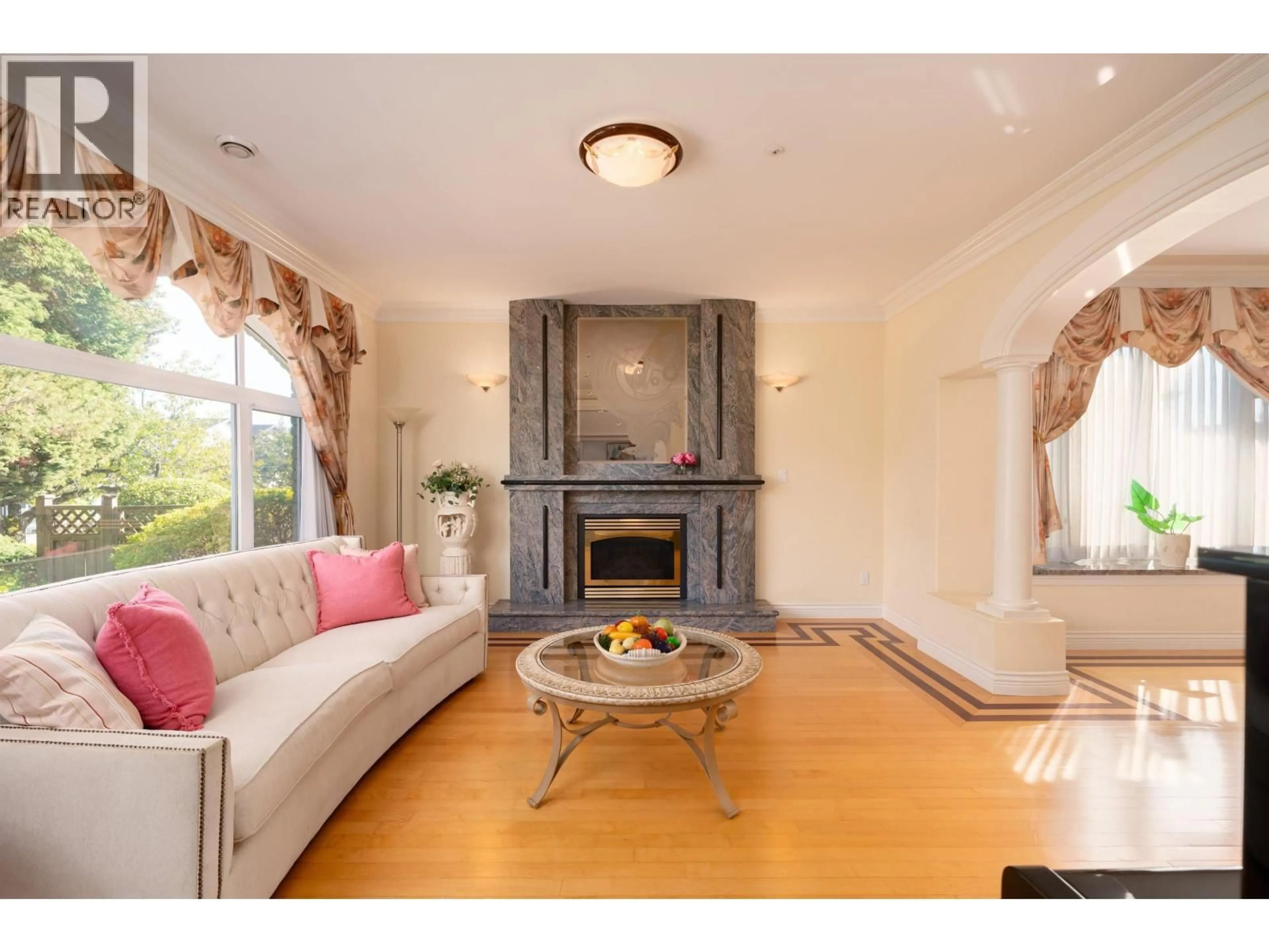 Living room with furniture, wood/laminate floor for 6669 HEATHER STREET, Vancouver British Columbia V6P3P3