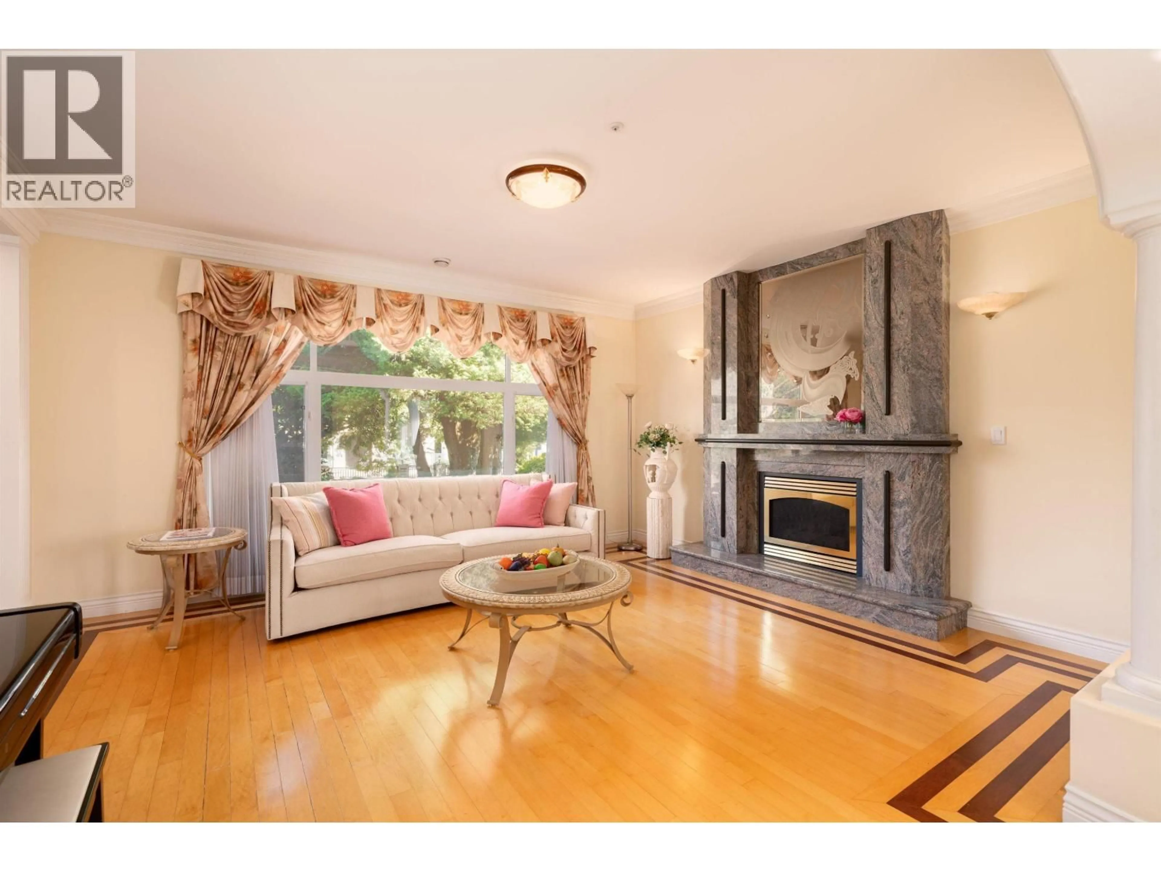 Living room with furniture, wood/laminate floor for 6669 HEATHER STREET, Vancouver British Columbia V6P3P3