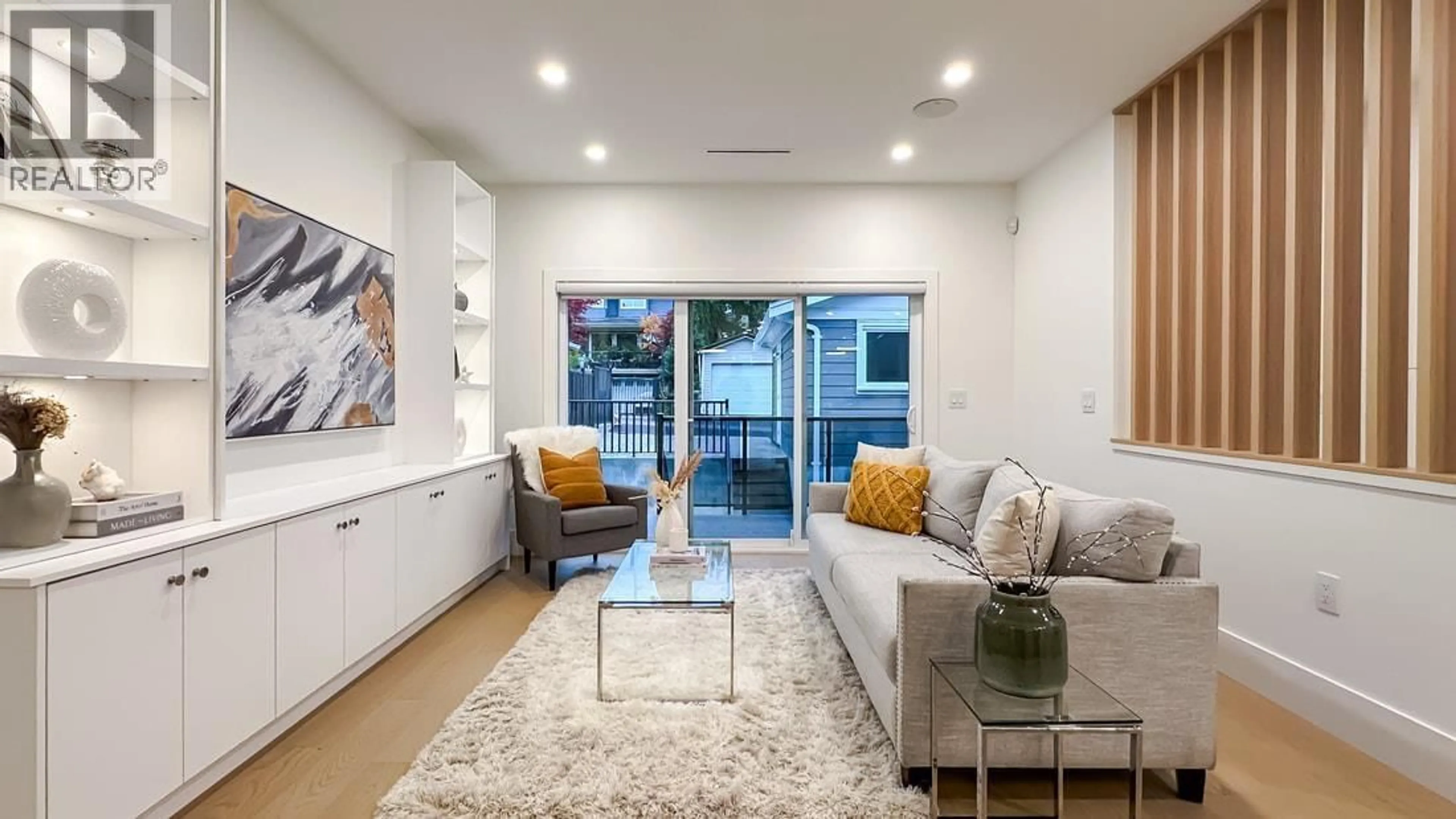 Living room with furniture, unknown for 3929 FOREST STREET, Burnaby British Columbia V5G1W7