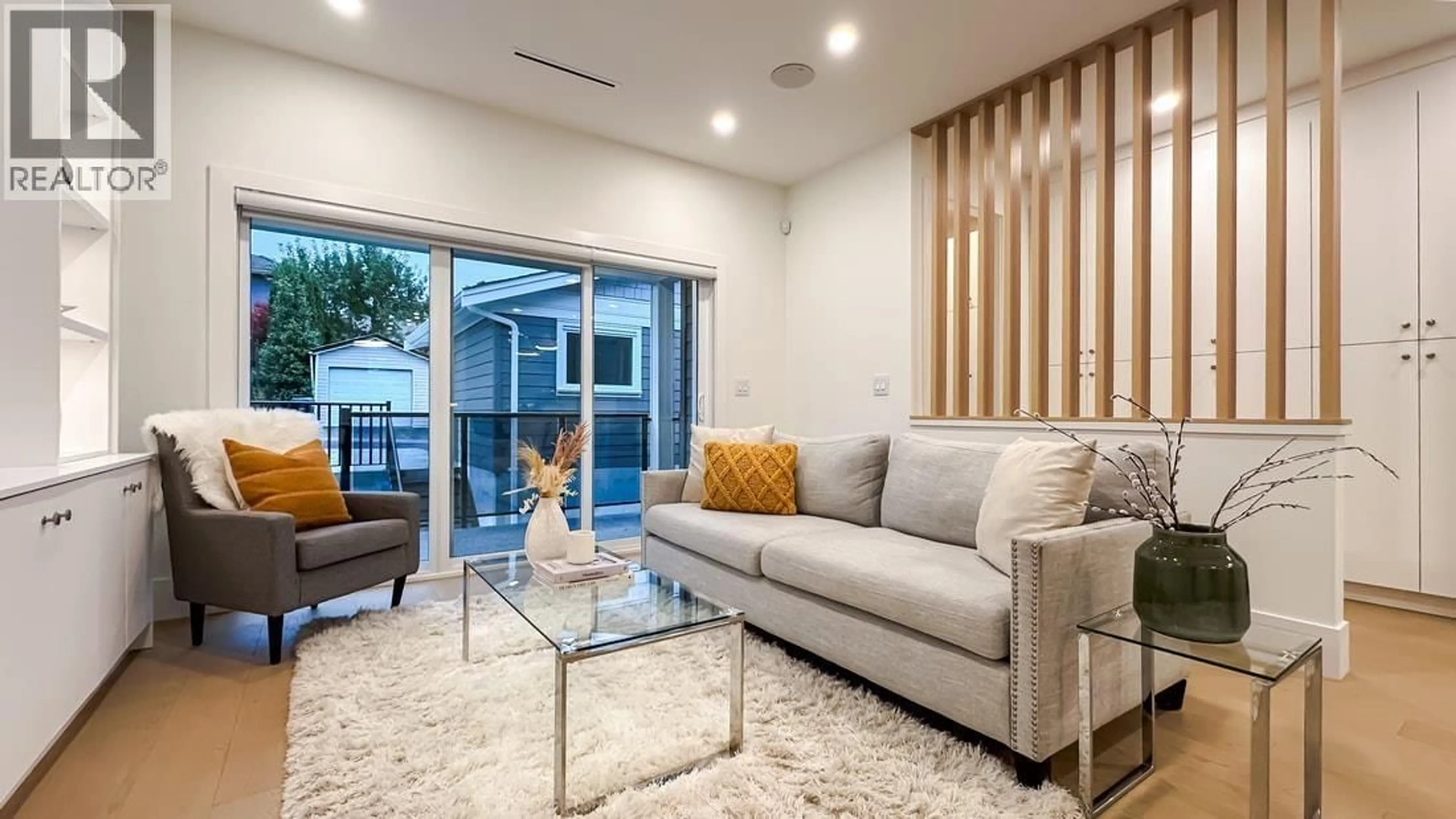 Living room with furniture, unknown for 3929 FOREST STREET, Burnaby British Columbia V5G1W7