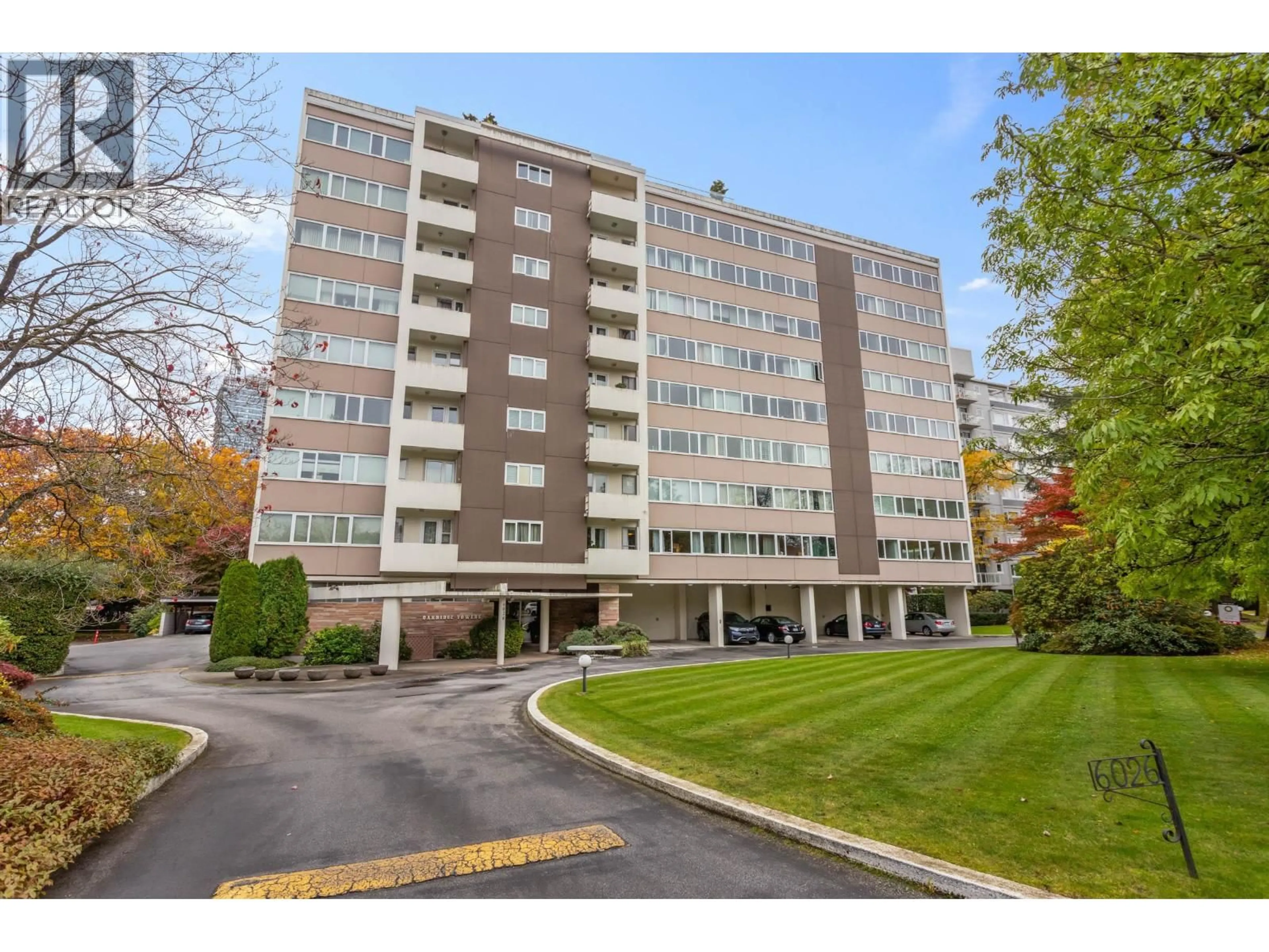 Indoor foyer for 402 - 6026 TISDALL STREET, Vancouver British Columbia V5Z3N2