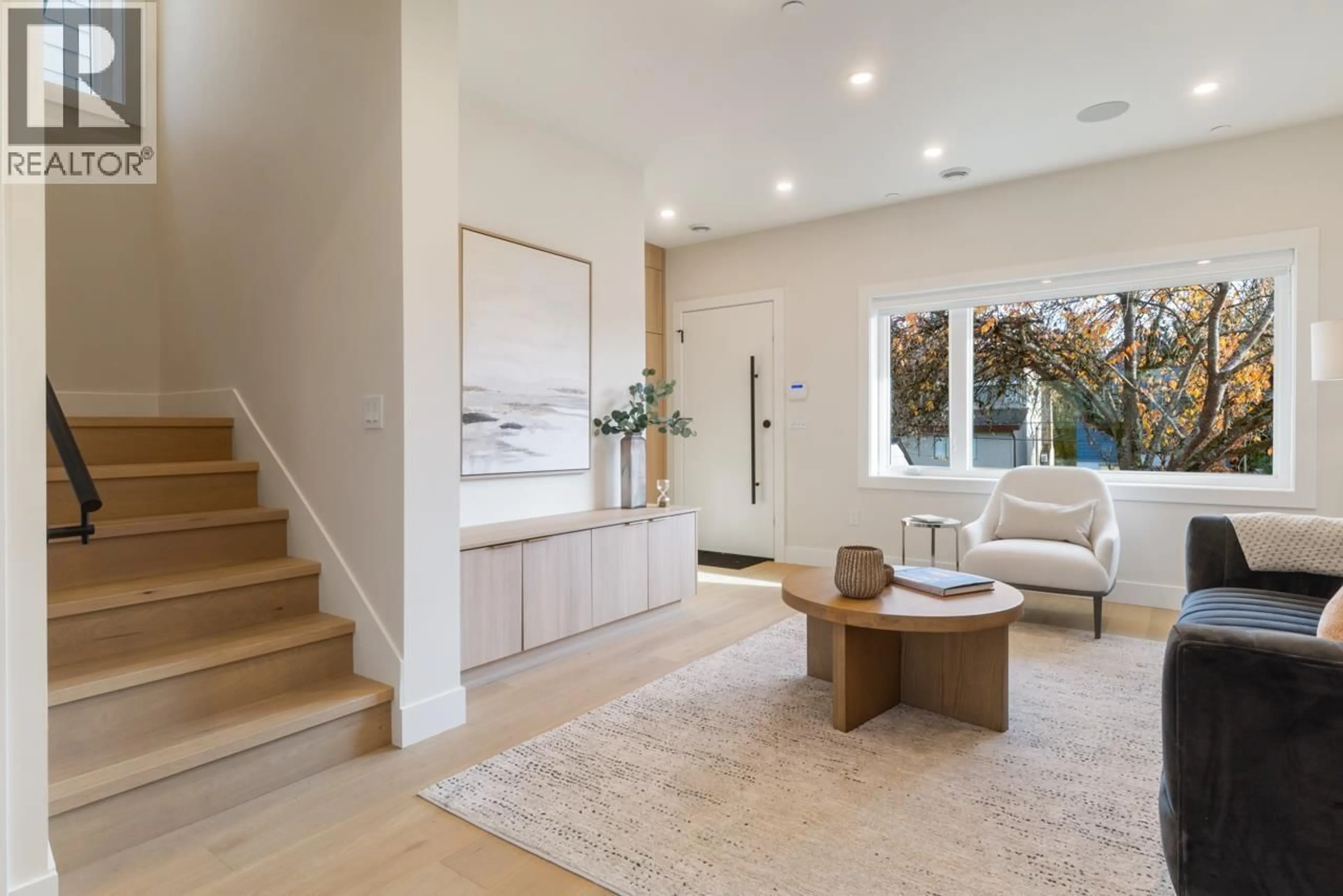 Indoor entryway for 2 - 1937 TEMPLETON DRIVE, Vancouver British Columbia V5N4V9