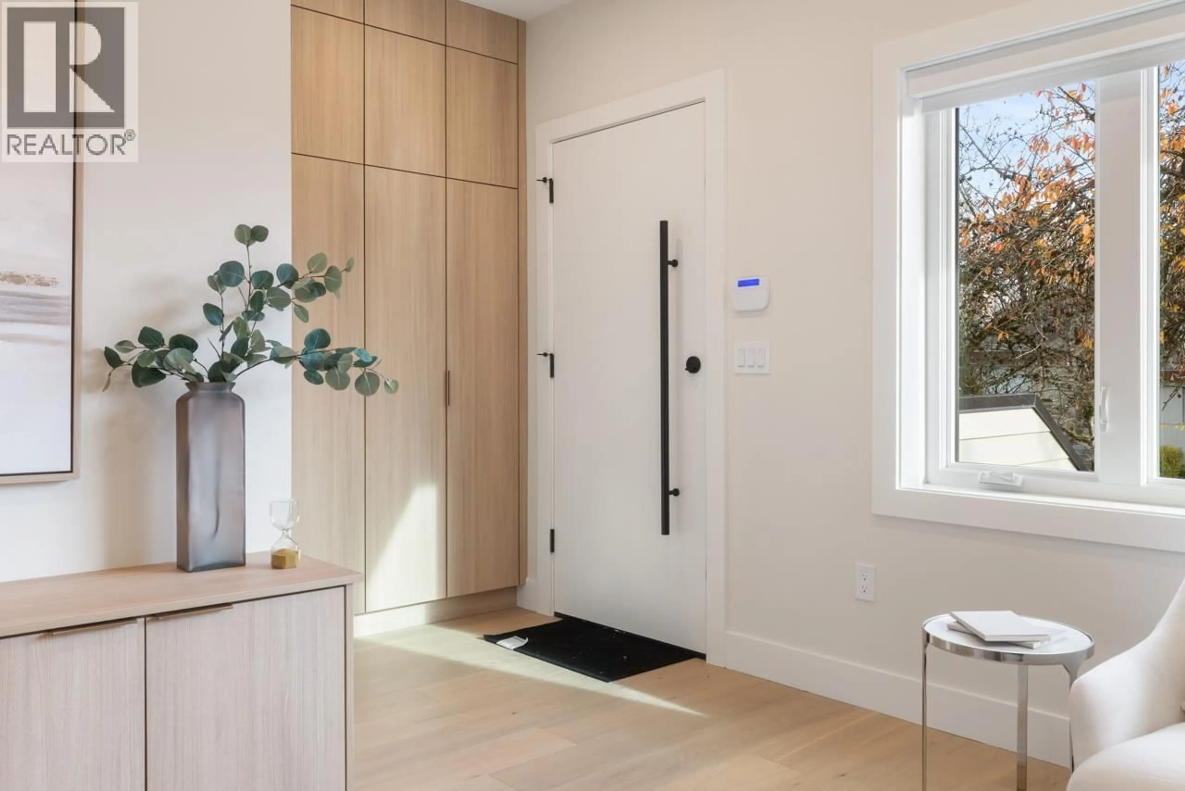 Indoor entryway for 2 - 1937 TEMPLETON DRIVE, Vancouver British Columbia V5N4V9