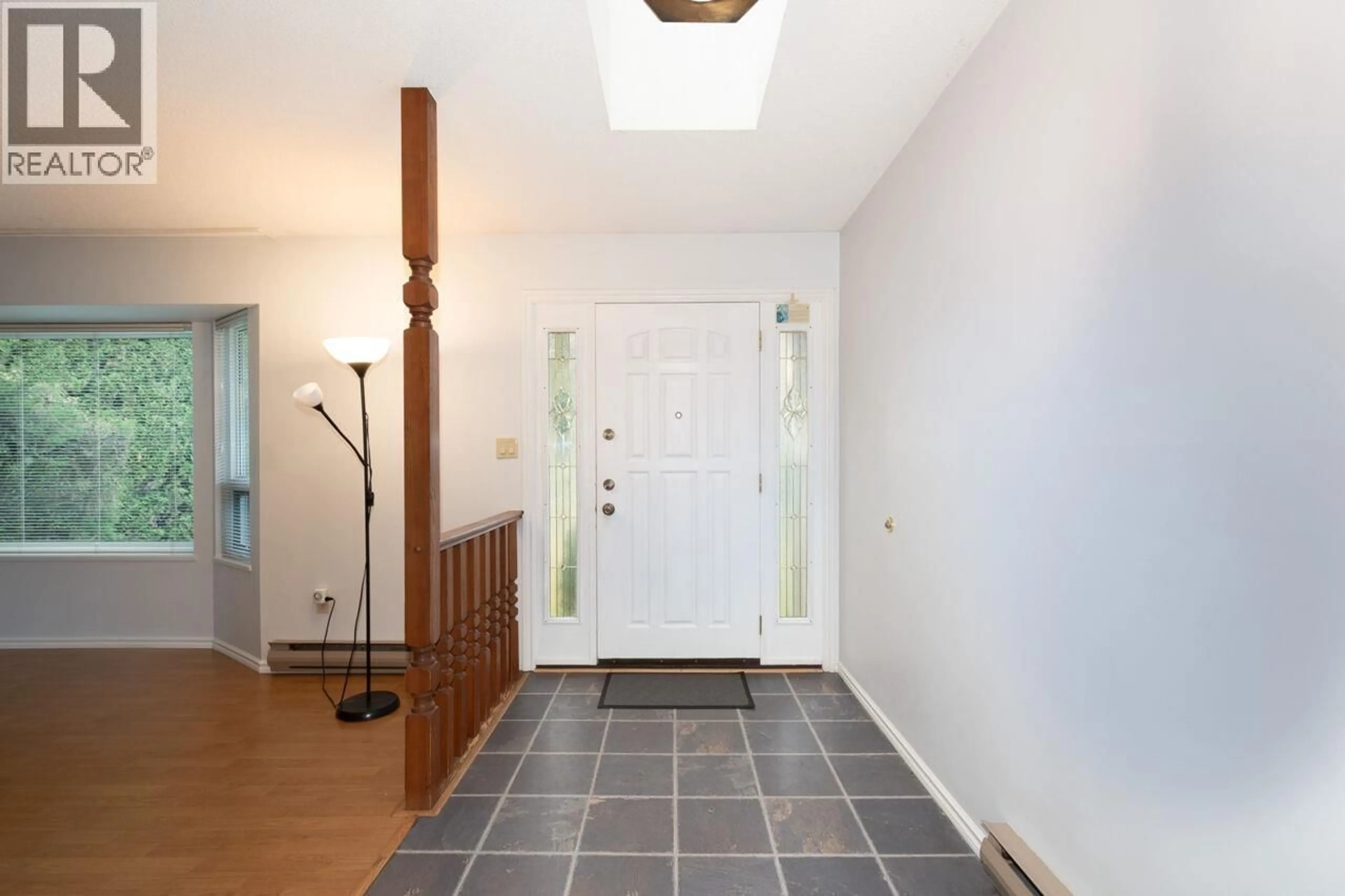 Indoor entryway for 1285 LUCKING PLACE, North Vancouver British Columbia V7J3L5